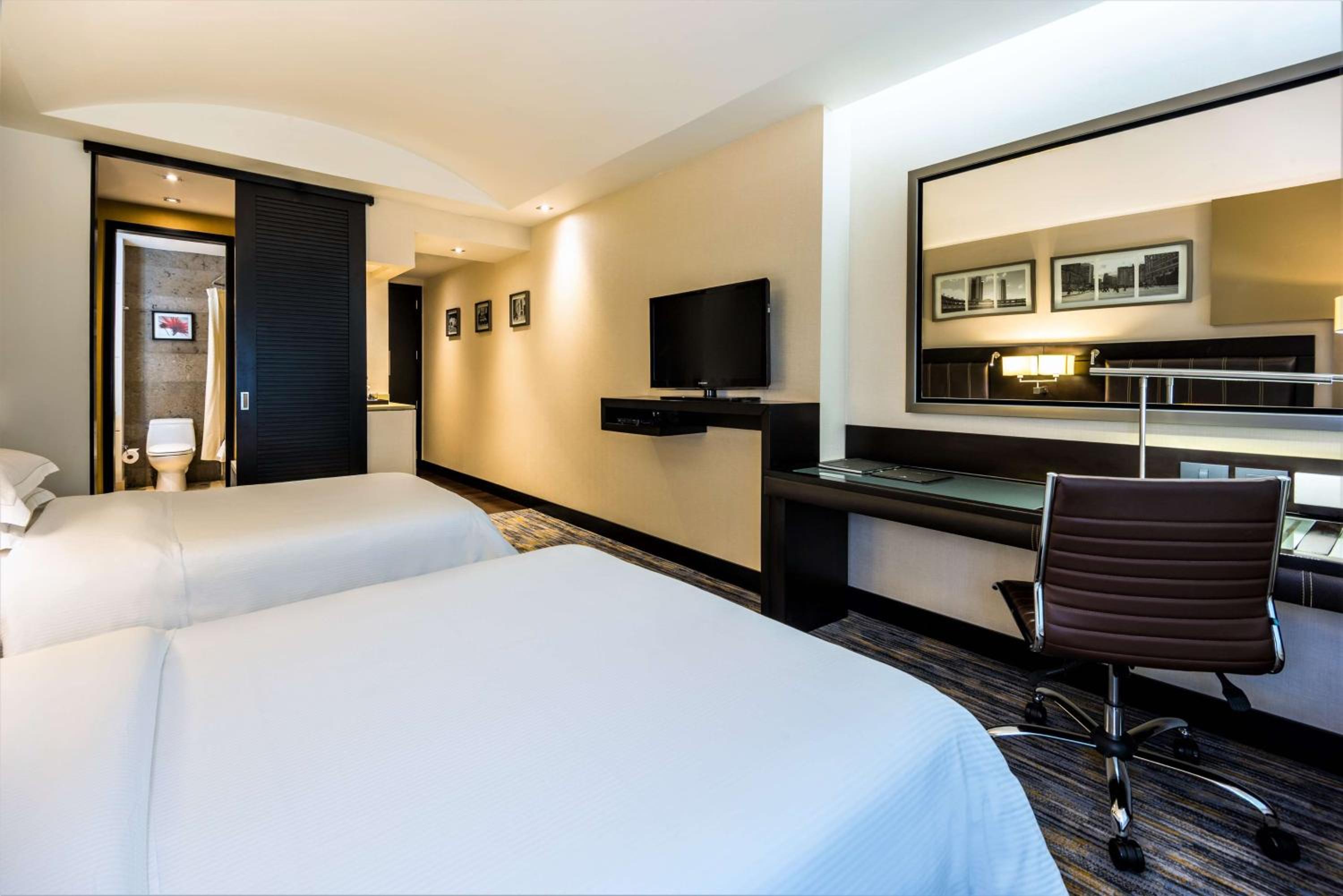 Double Room with Two Double Beds - Photo 6