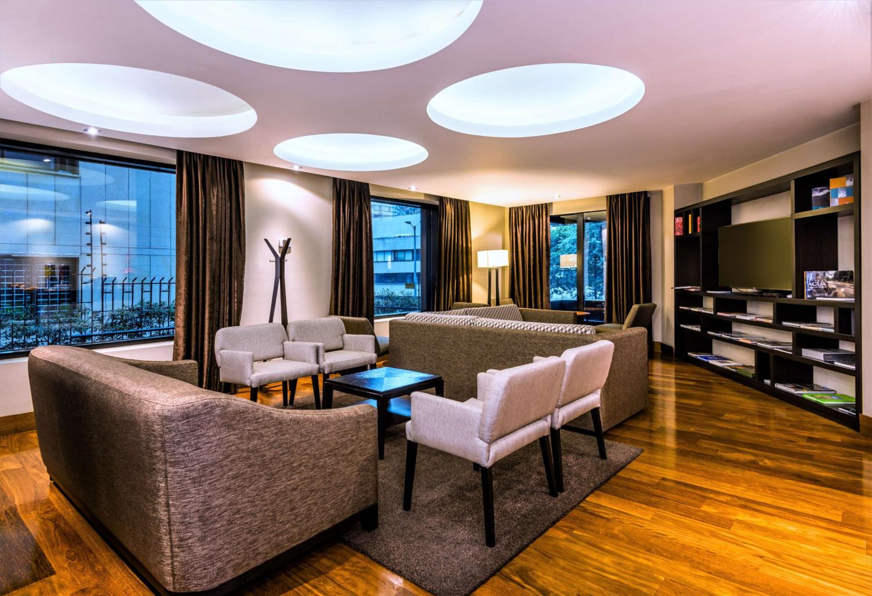 King Room Executive Level - Photo 8