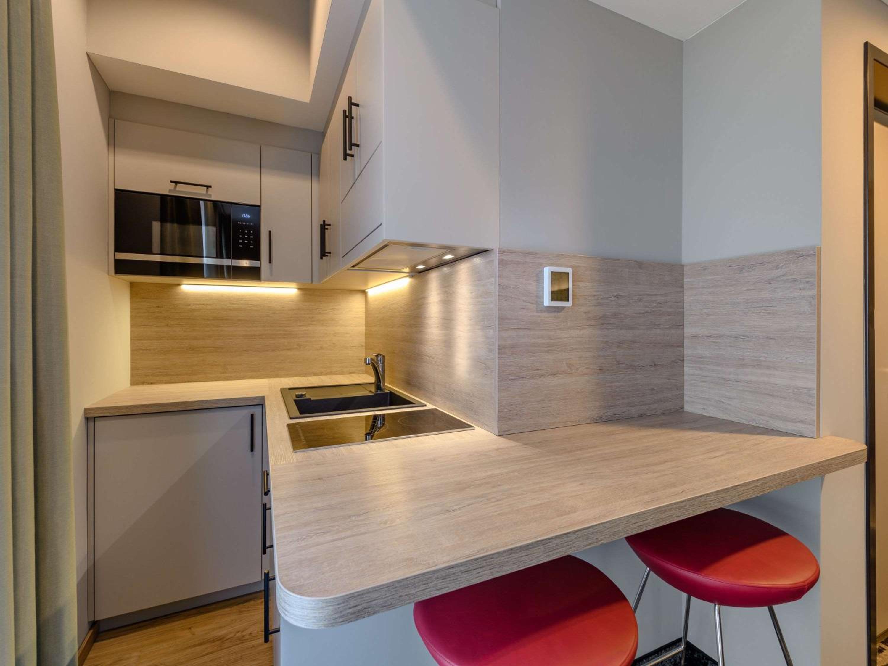 Modern Family Room - Photo 2