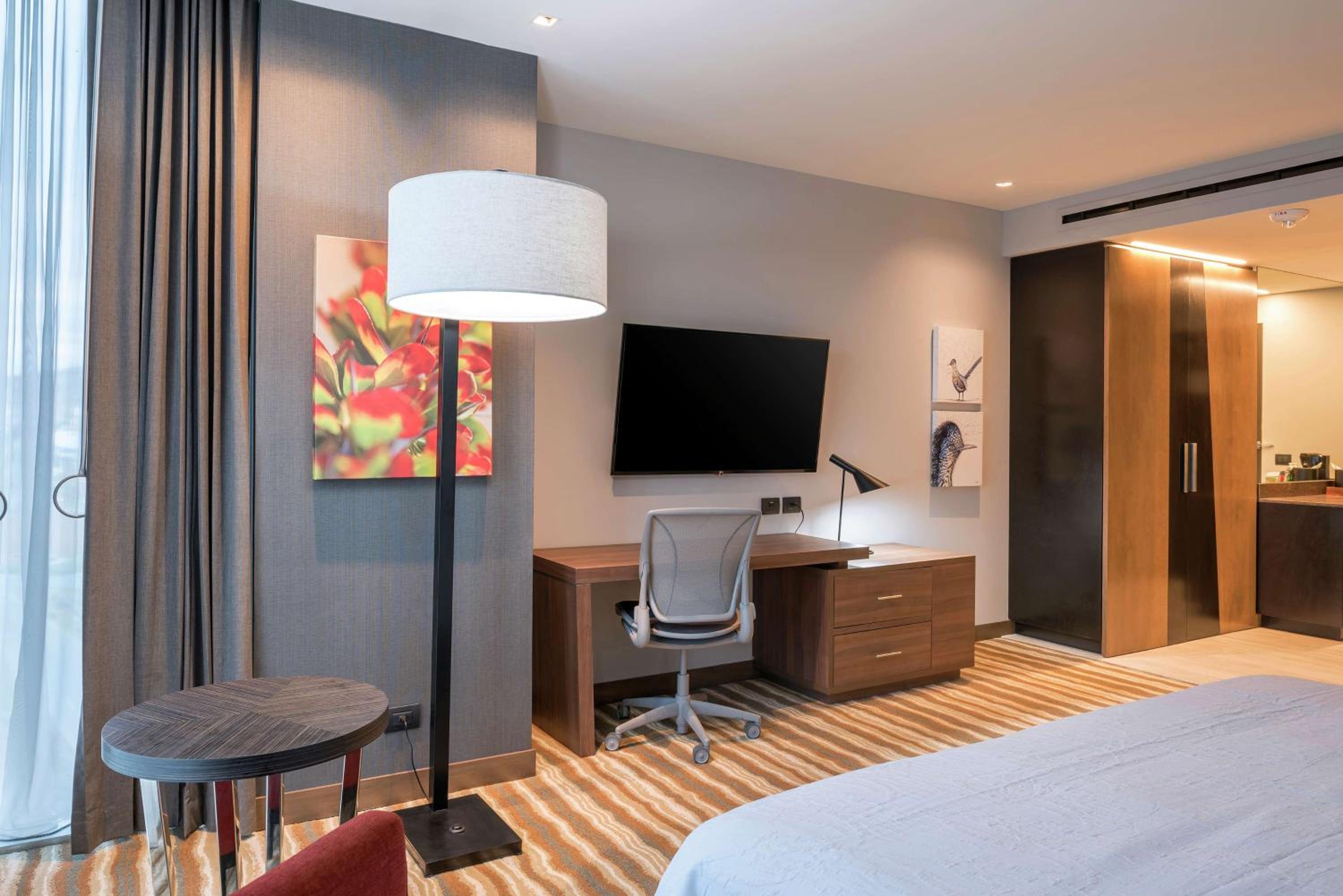 King Room with Roll-In Shower - Mobility/Hearing Accessible