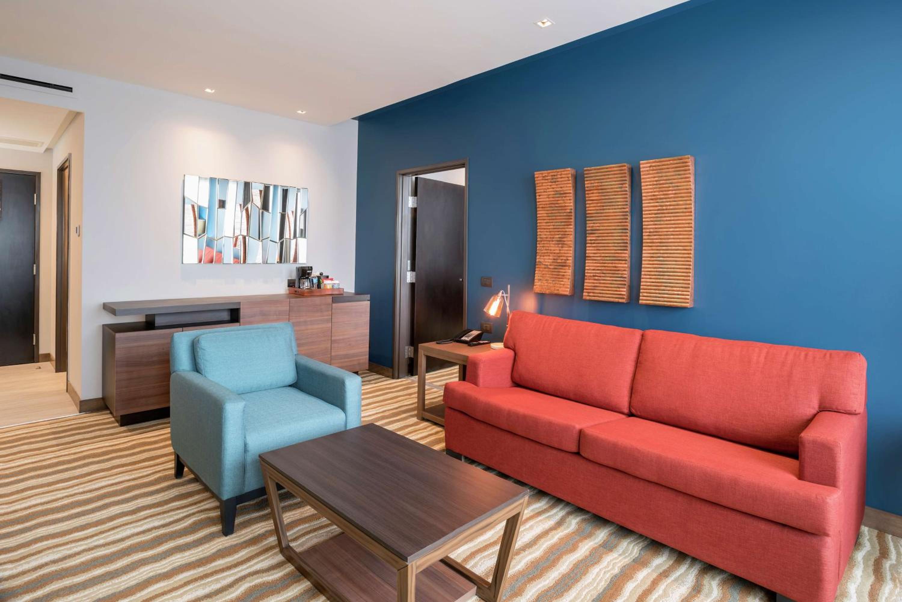 One-Bedroom King Suite