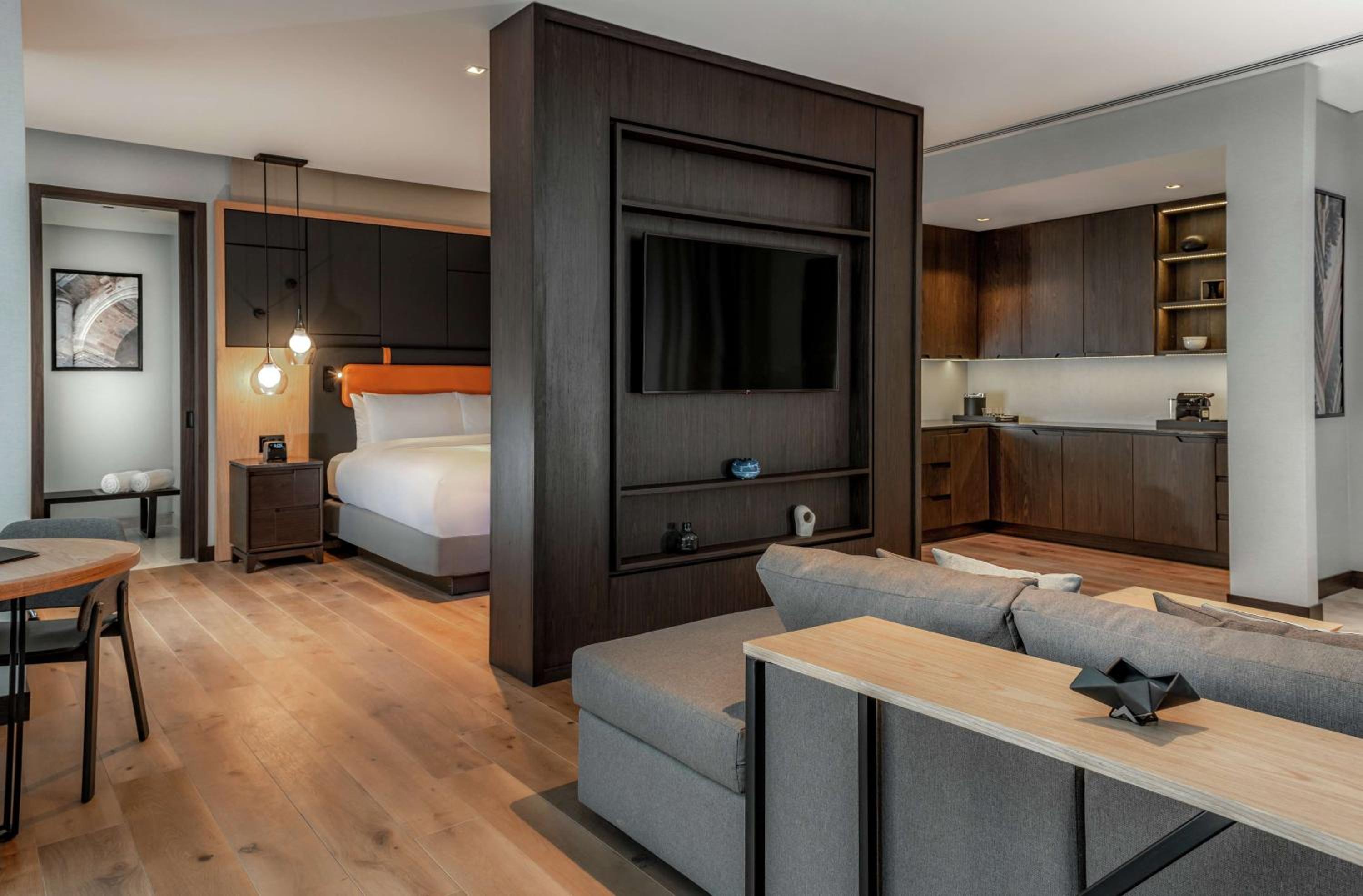 One-Bedroom King Suite