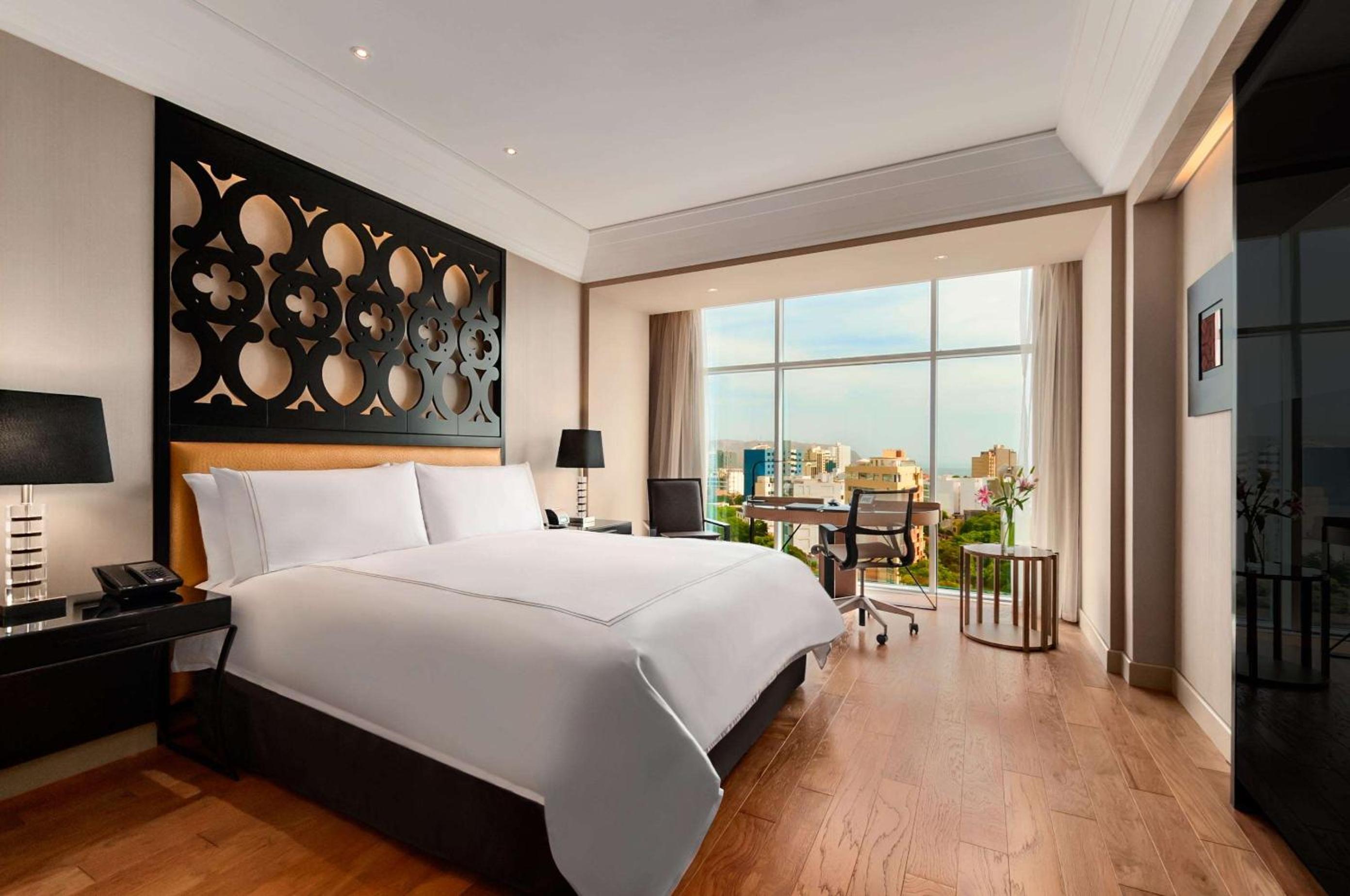 Junior King Suite with Seating Area