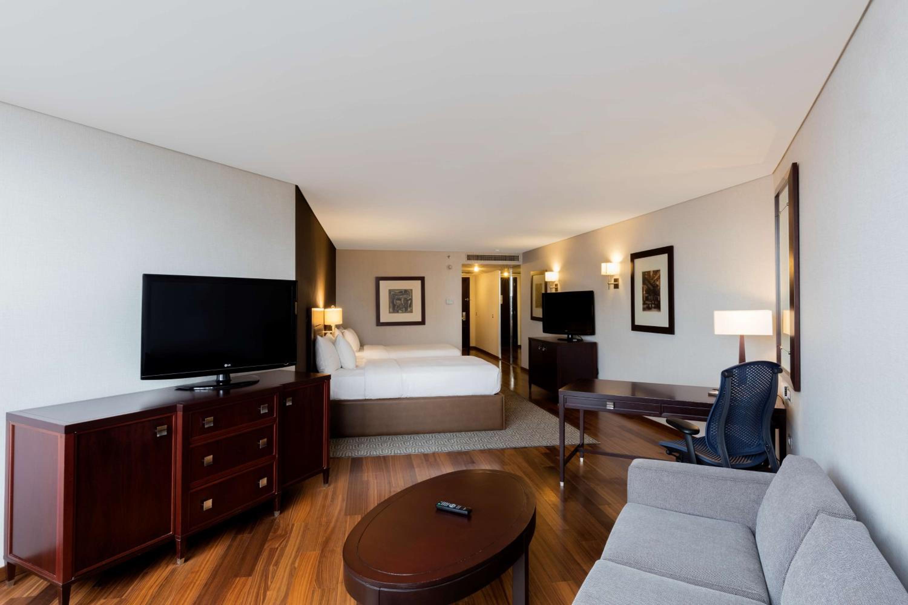 Executive Double Room with Two Double Beds - Photo 1