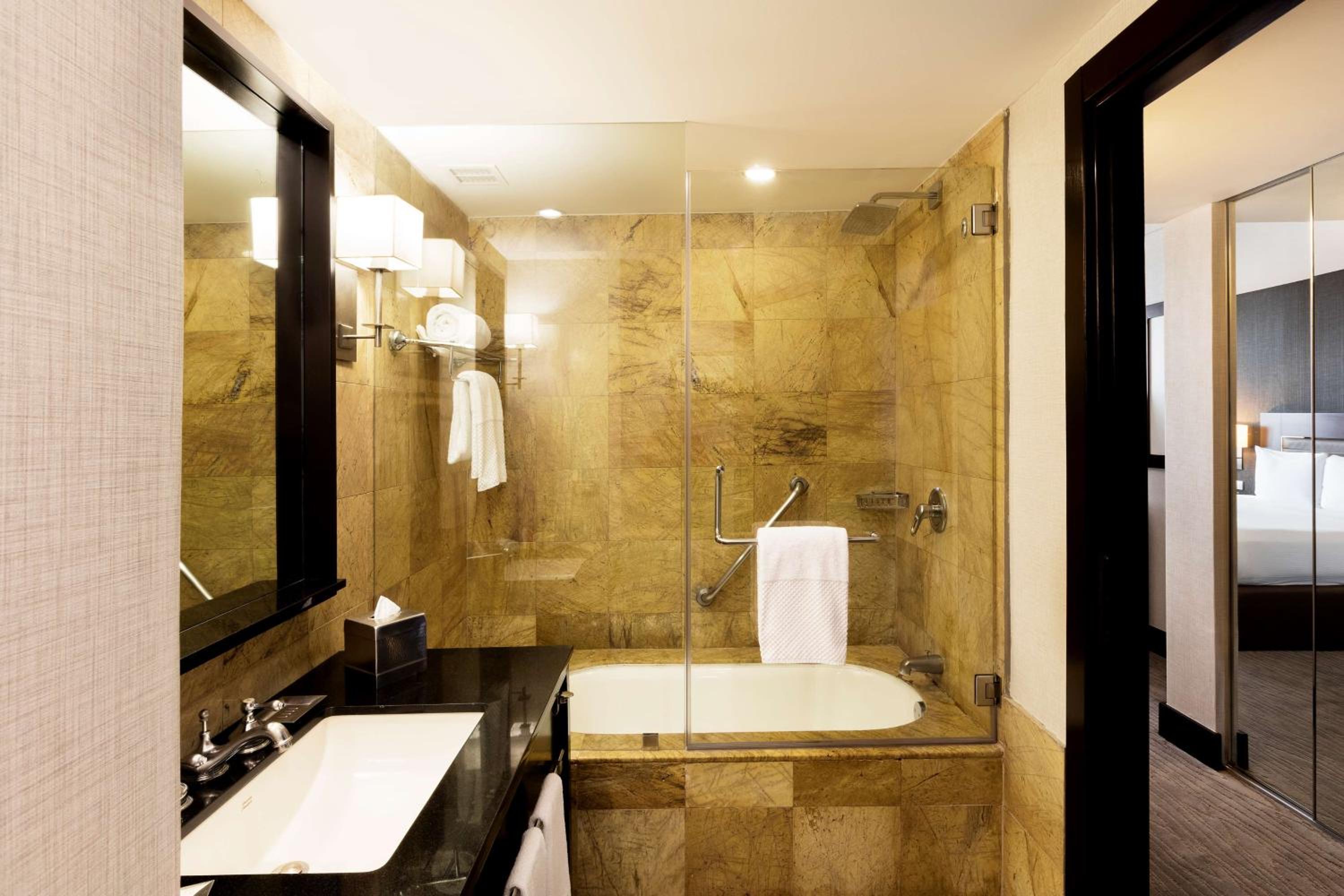 Standard Double Room with Two Double Beds - Photo 10