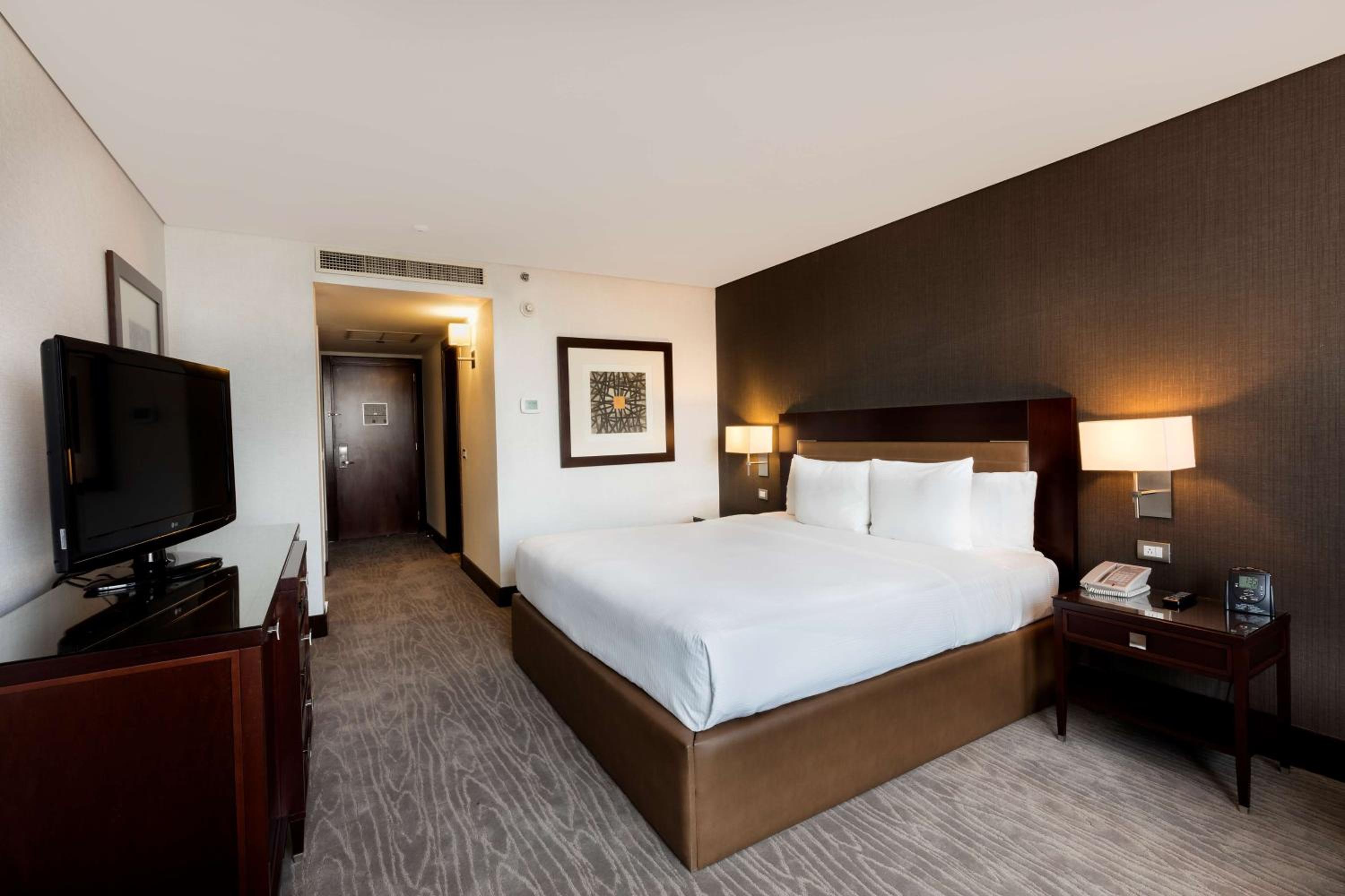 Standard King Room - Photo 4
