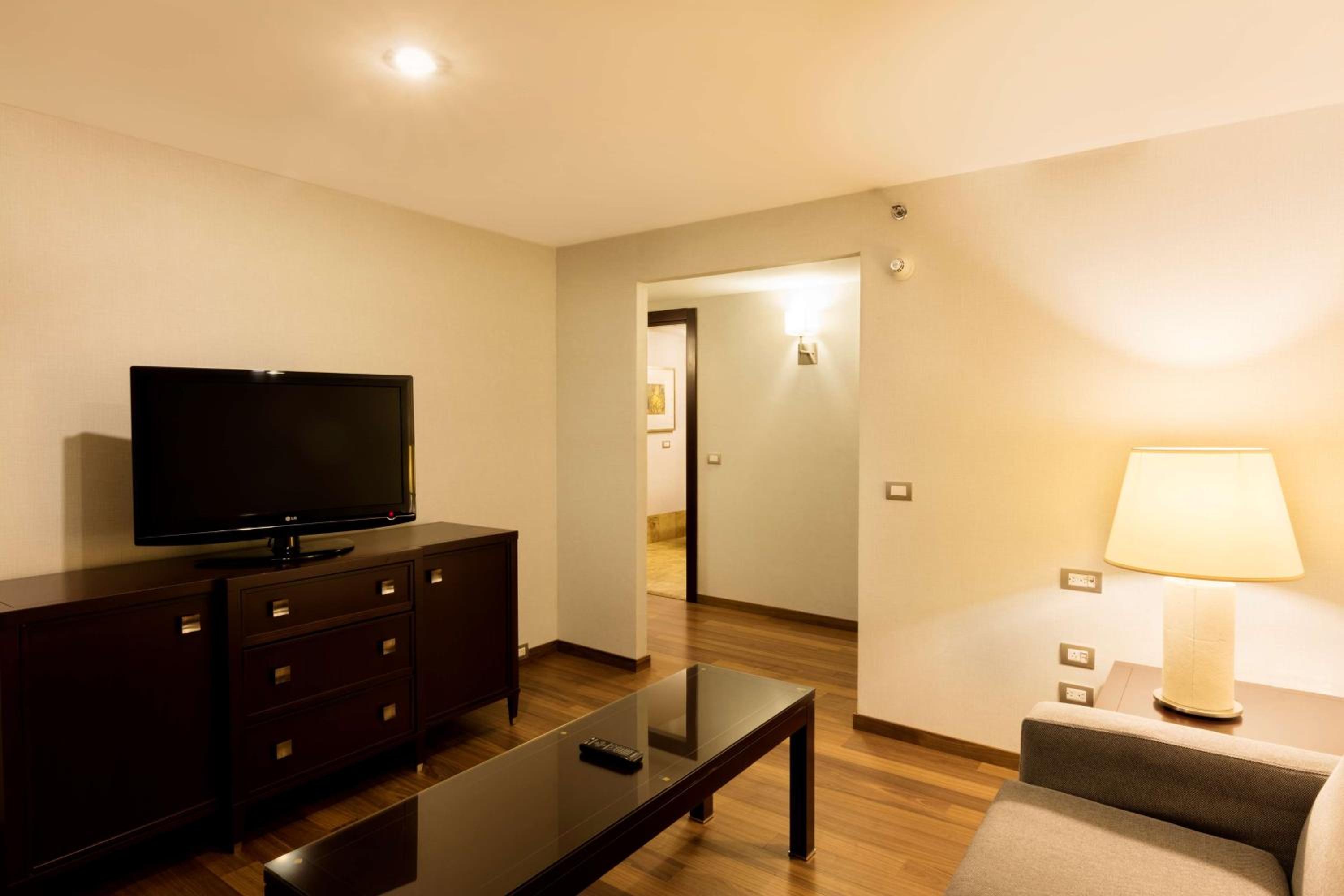 Standard Junior Suite thumbnail 5