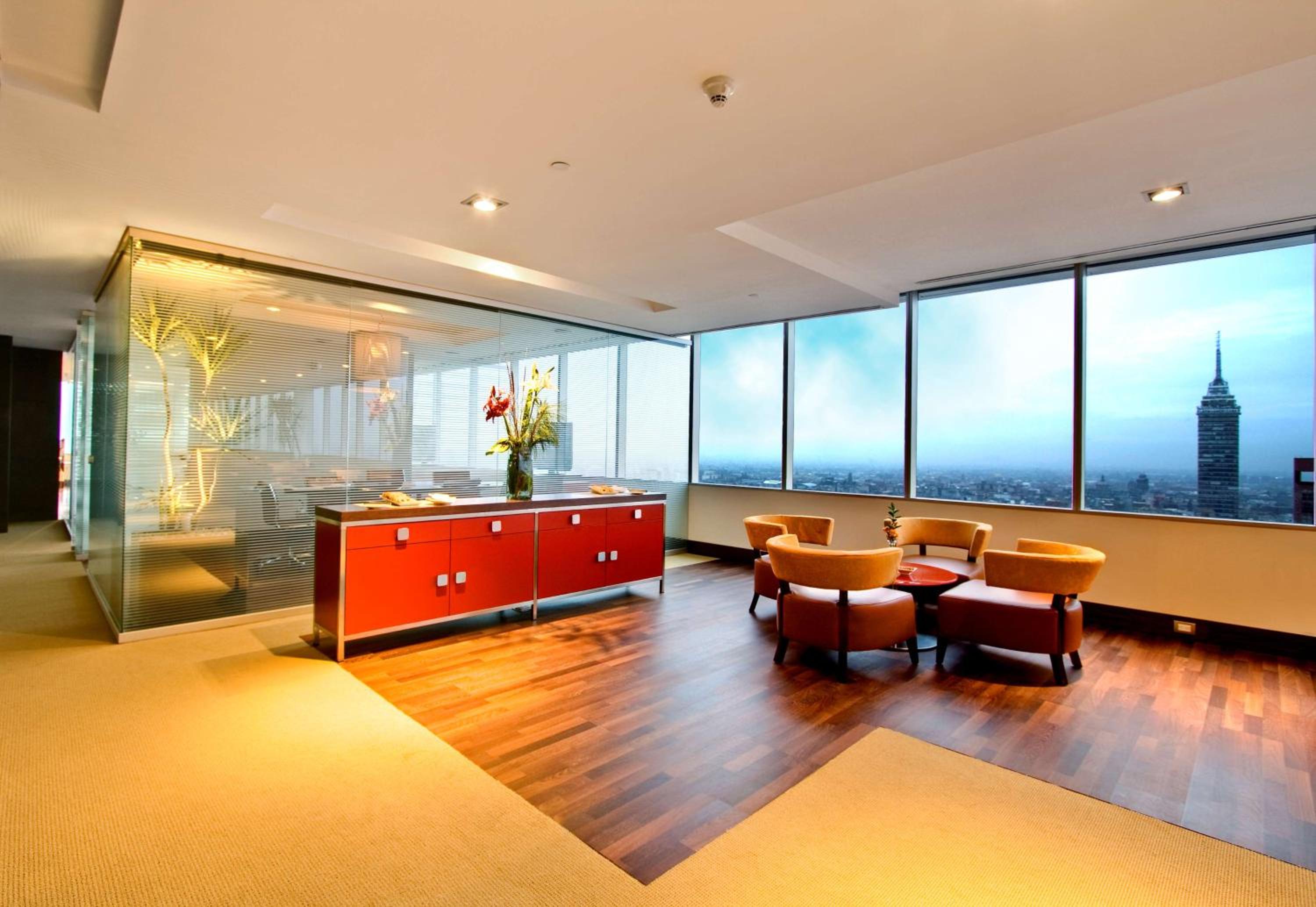 Executive King Room with Skyline View - Photo 2