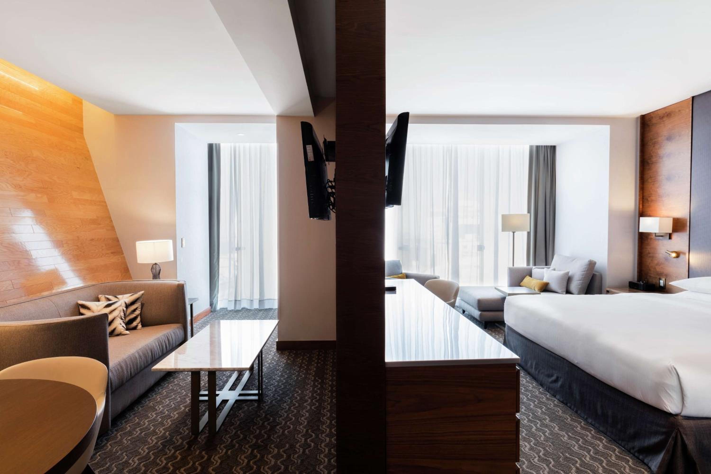 Junior King Suite with Seating Area - Photo 1