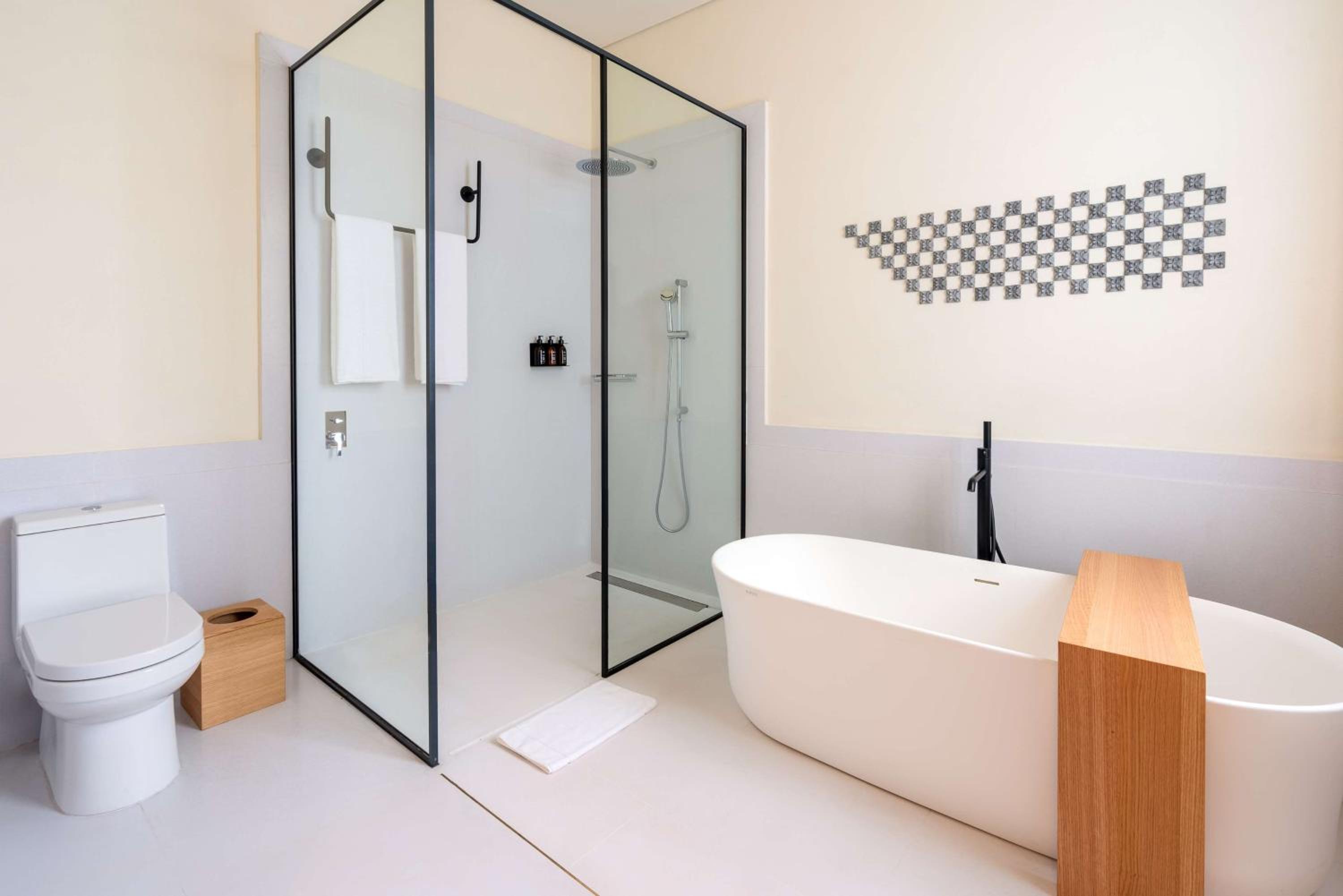 One-Bedroom Premium King Suite - Photo 7