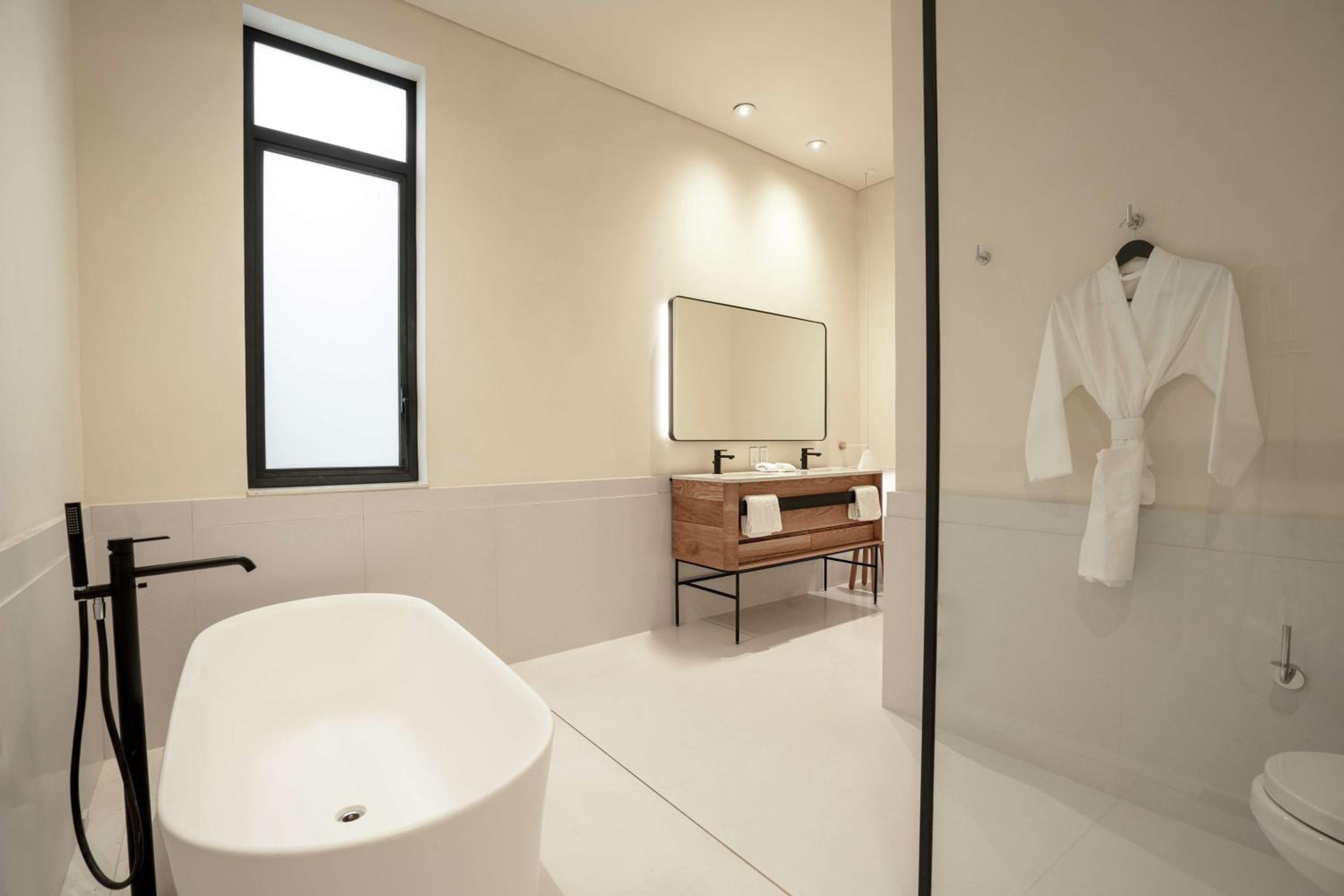 One-Bedroom Premium King Suite - Photo 2