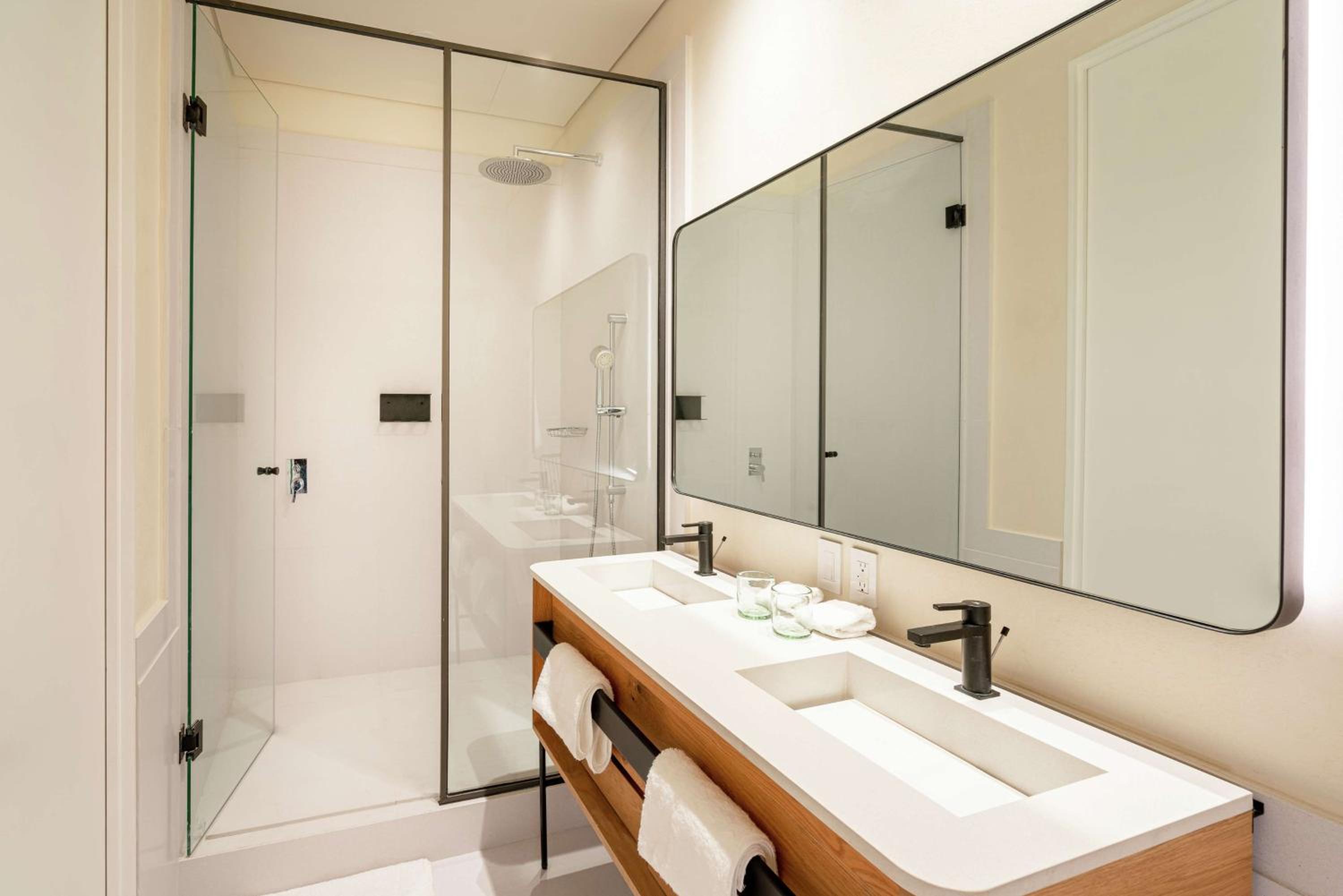 One-Bedroom King Suite - Photo 6