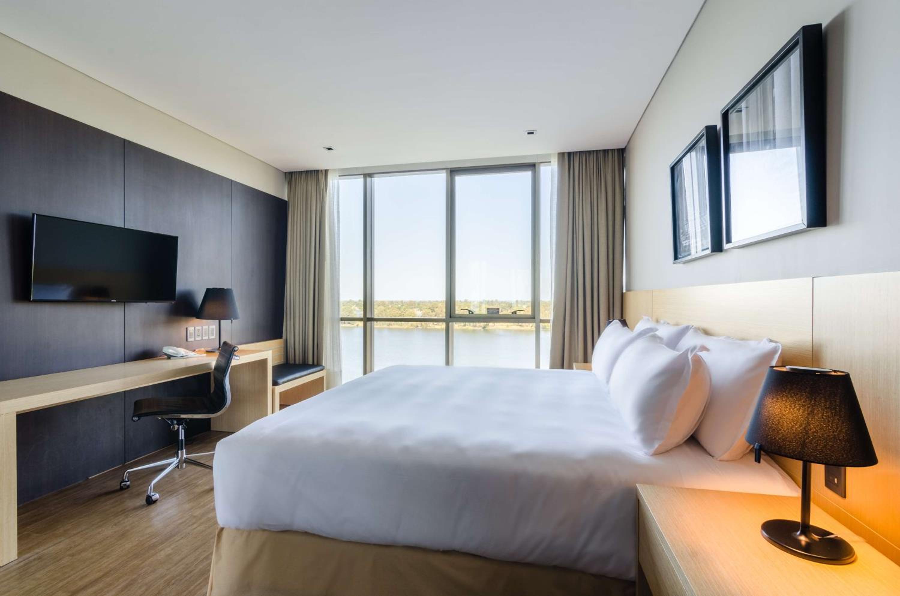 Suite with Lake View photo 2
