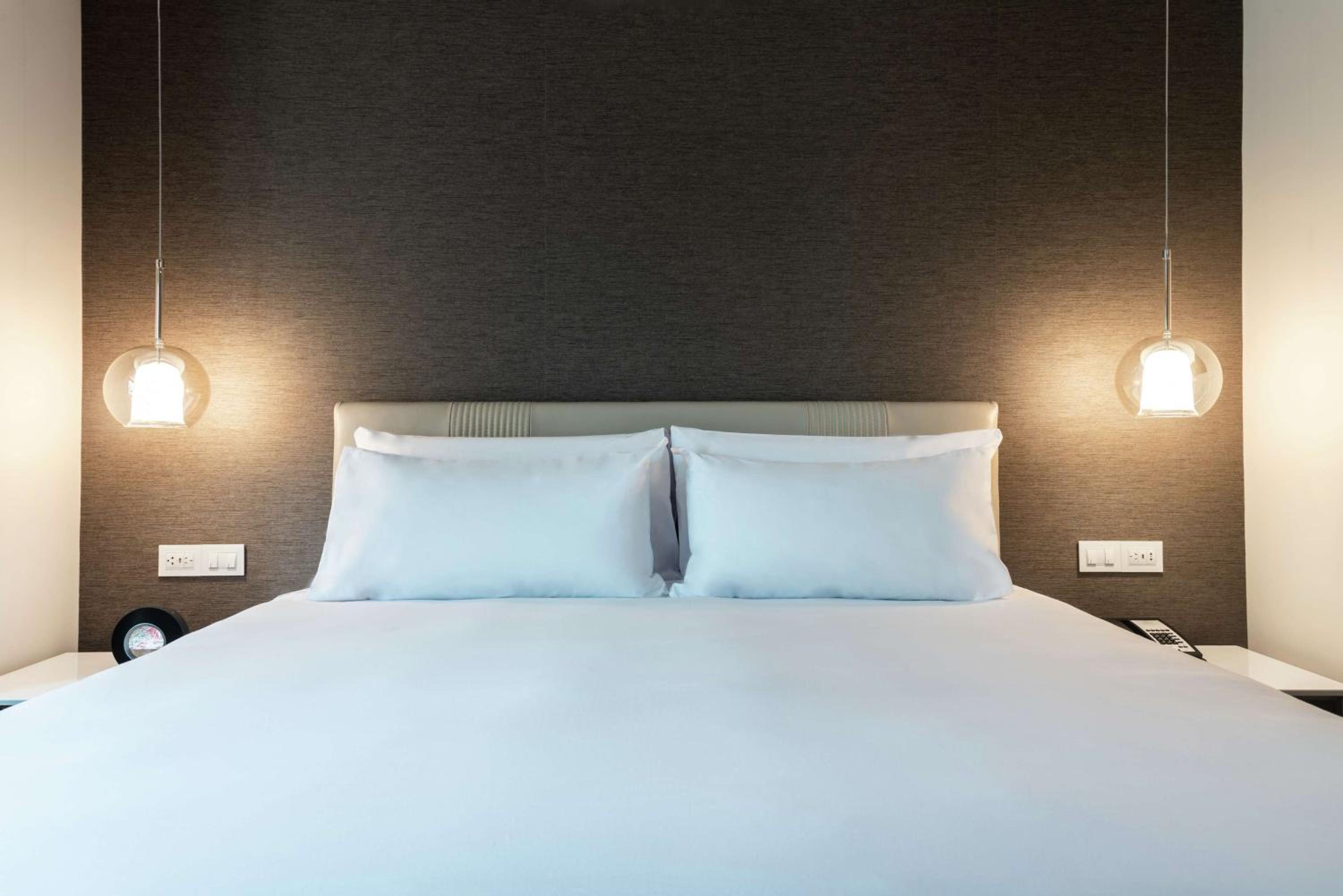 Deluxe King Room - Photo 1