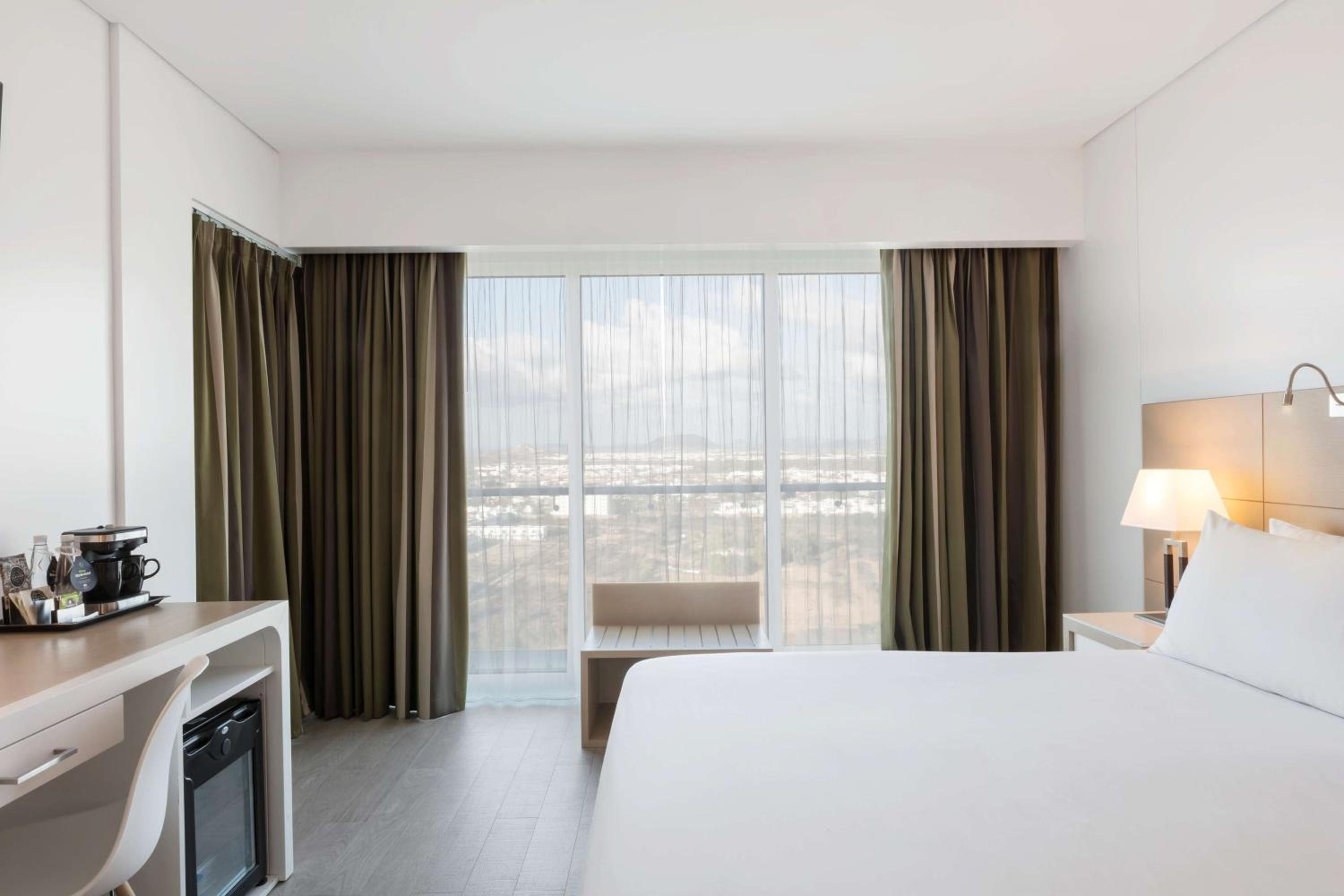 Queen Room with City View