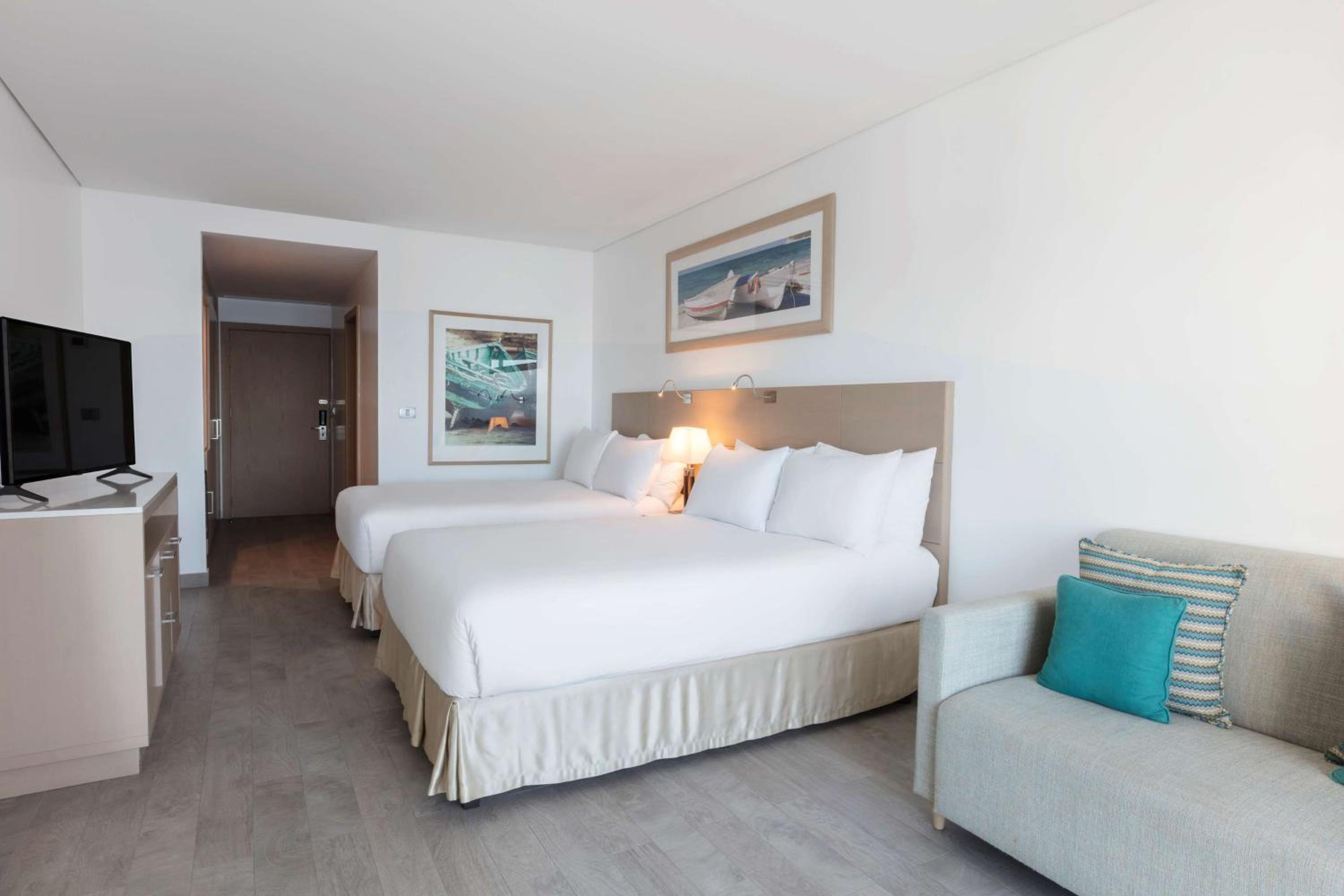 Junior Oceanfront Double Suite with Balcony