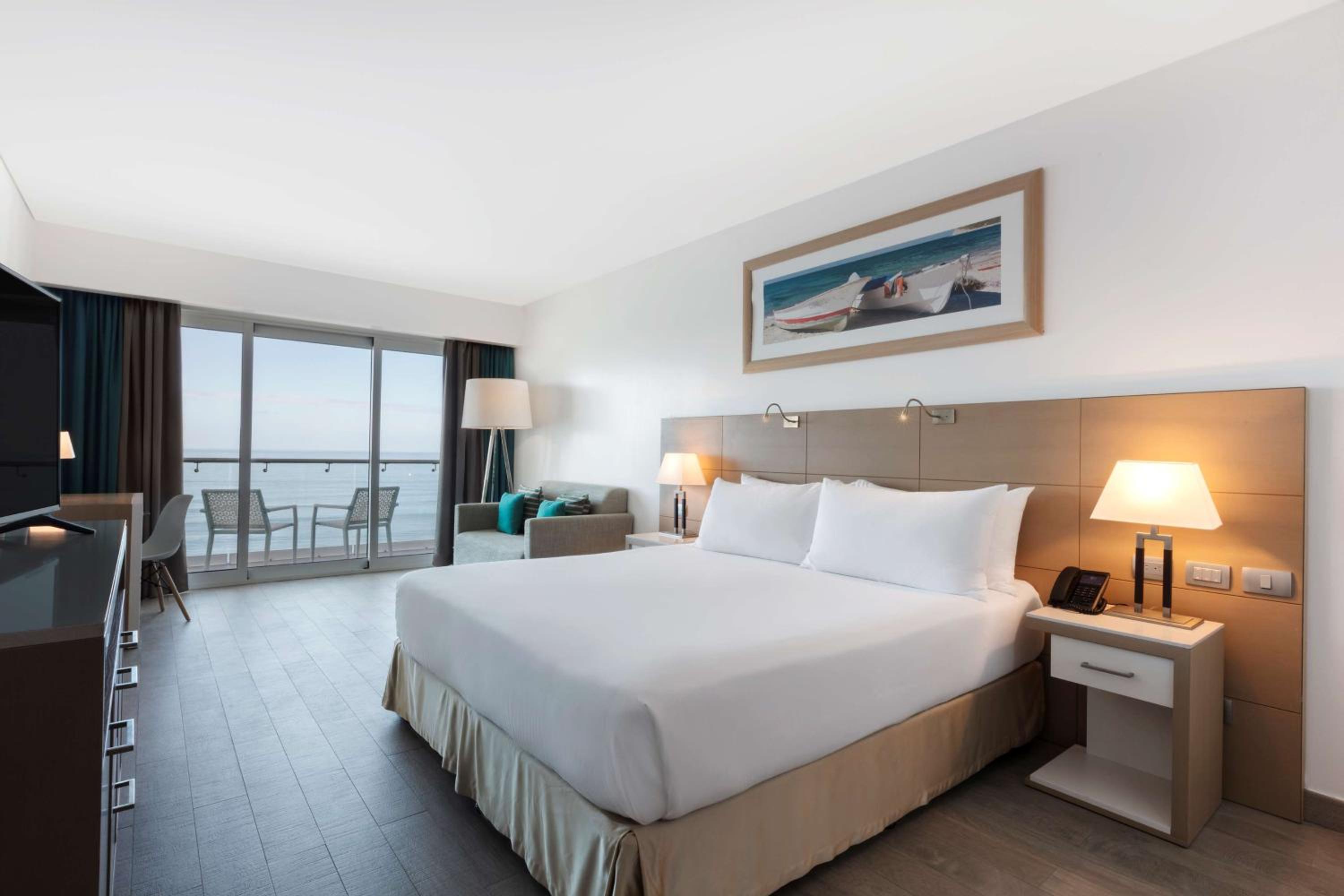 Junior Oceanfront Queen Suite with Balcony