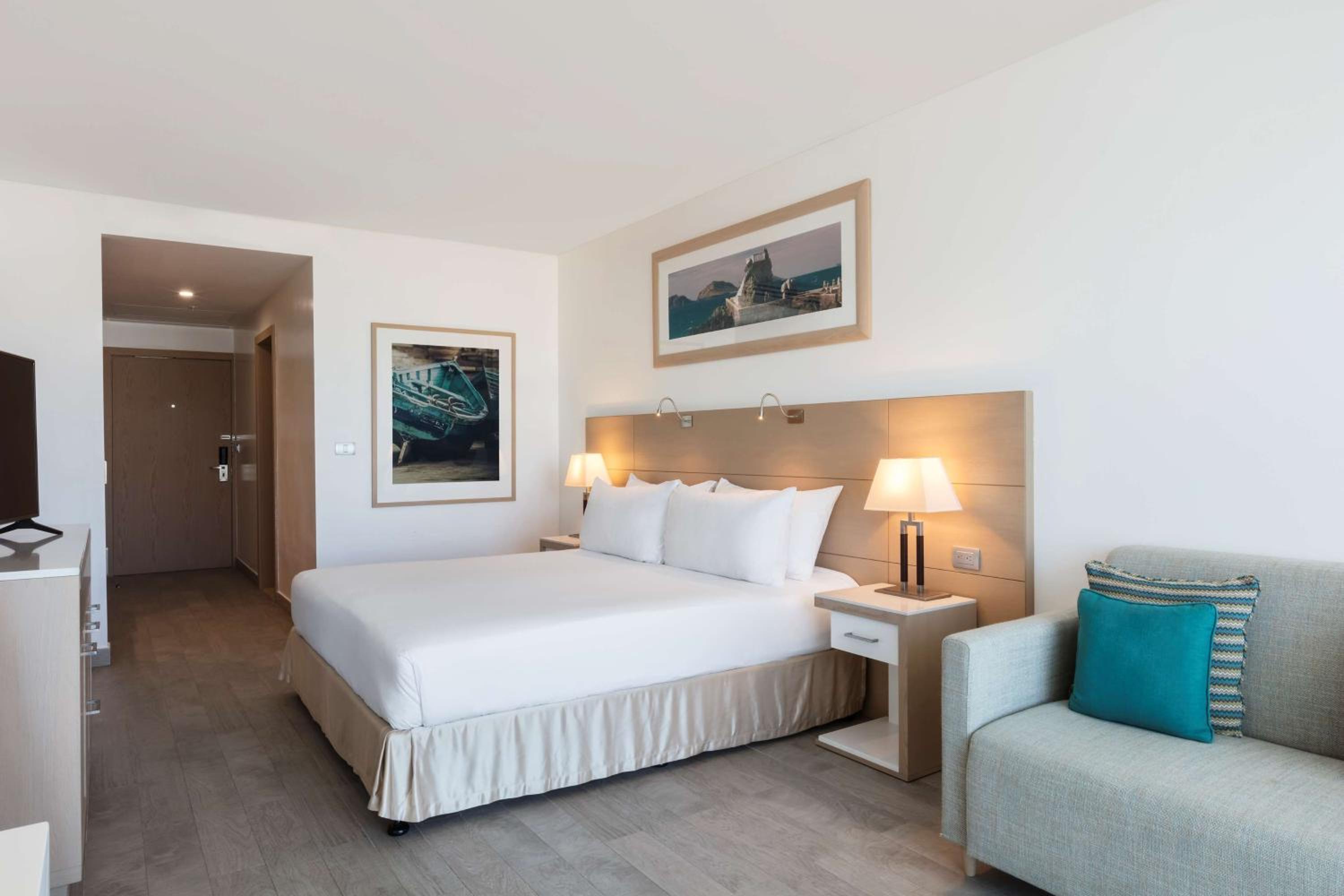 Deluxe Double Room with Two Double Beds and City View