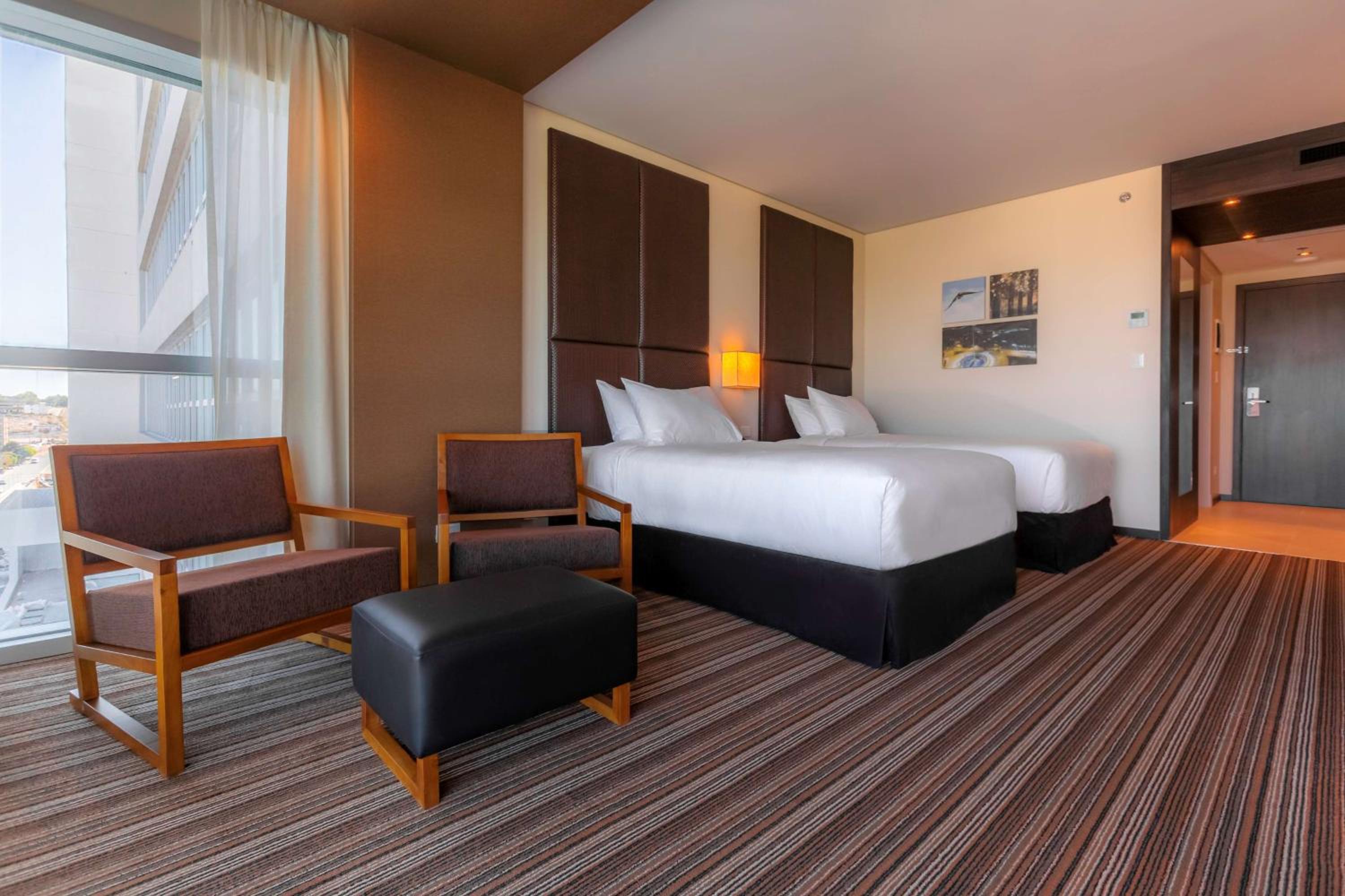 One-Bedroom Twin Suite photo 2