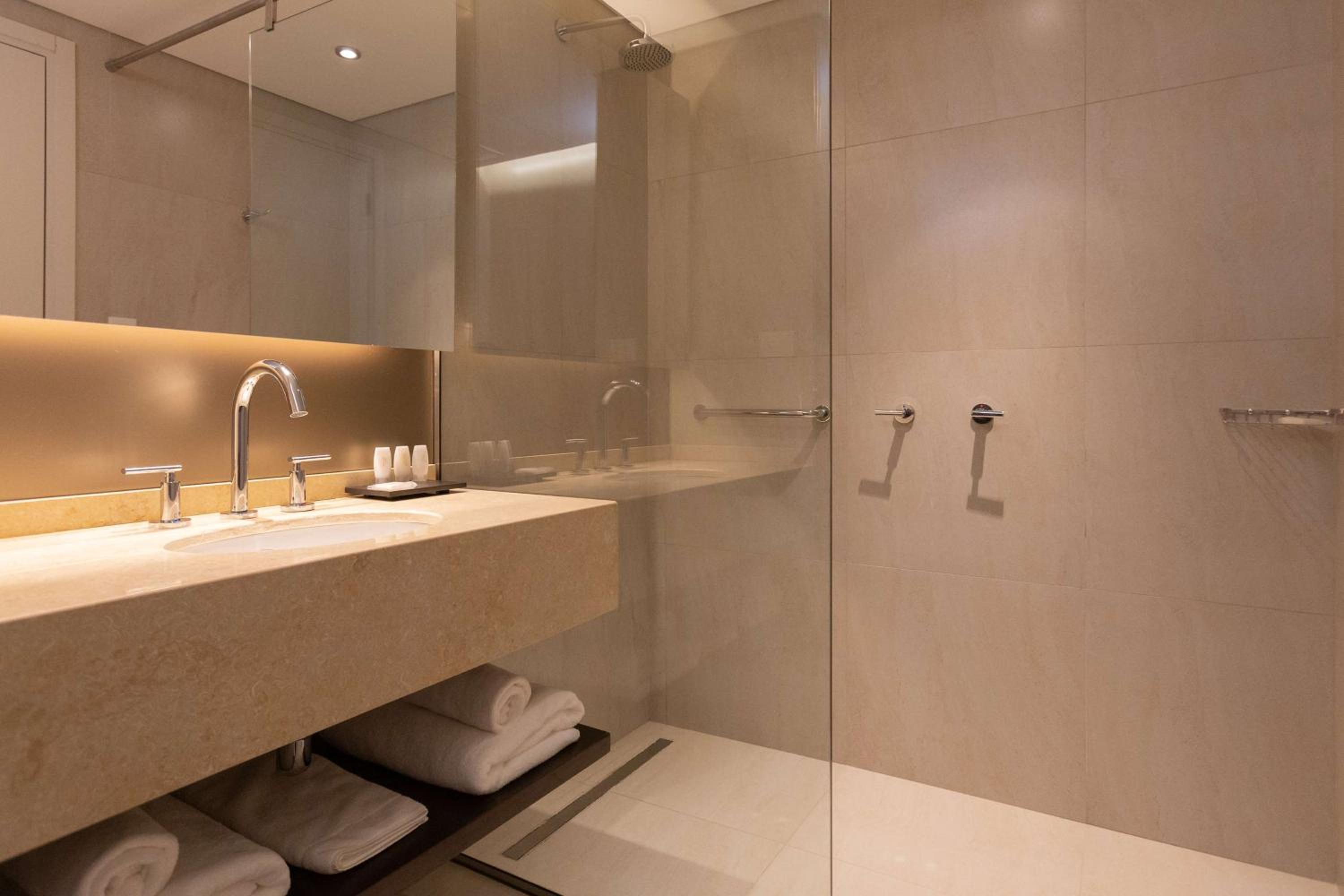 Twin Room with City View photo 3
