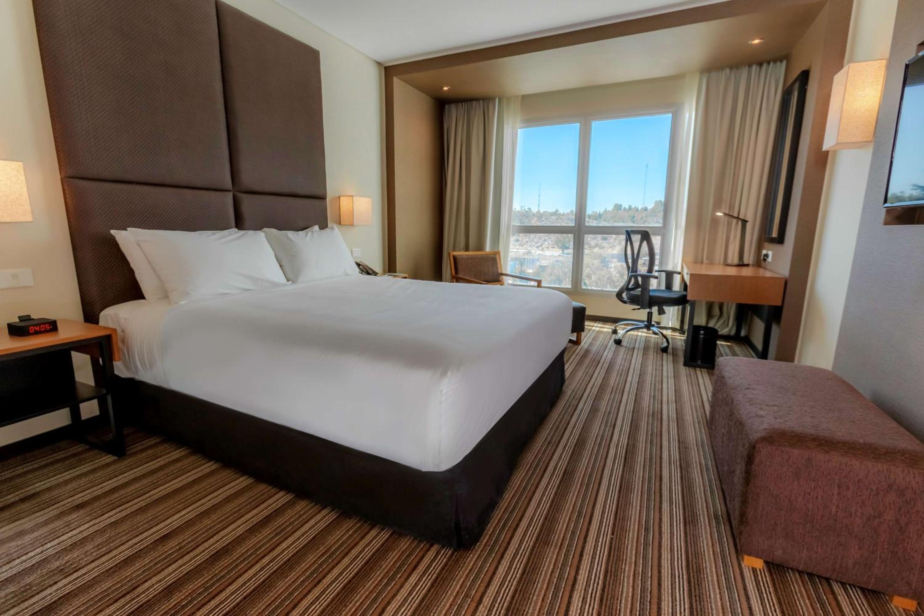 Queen Room with Mountain View photo 3