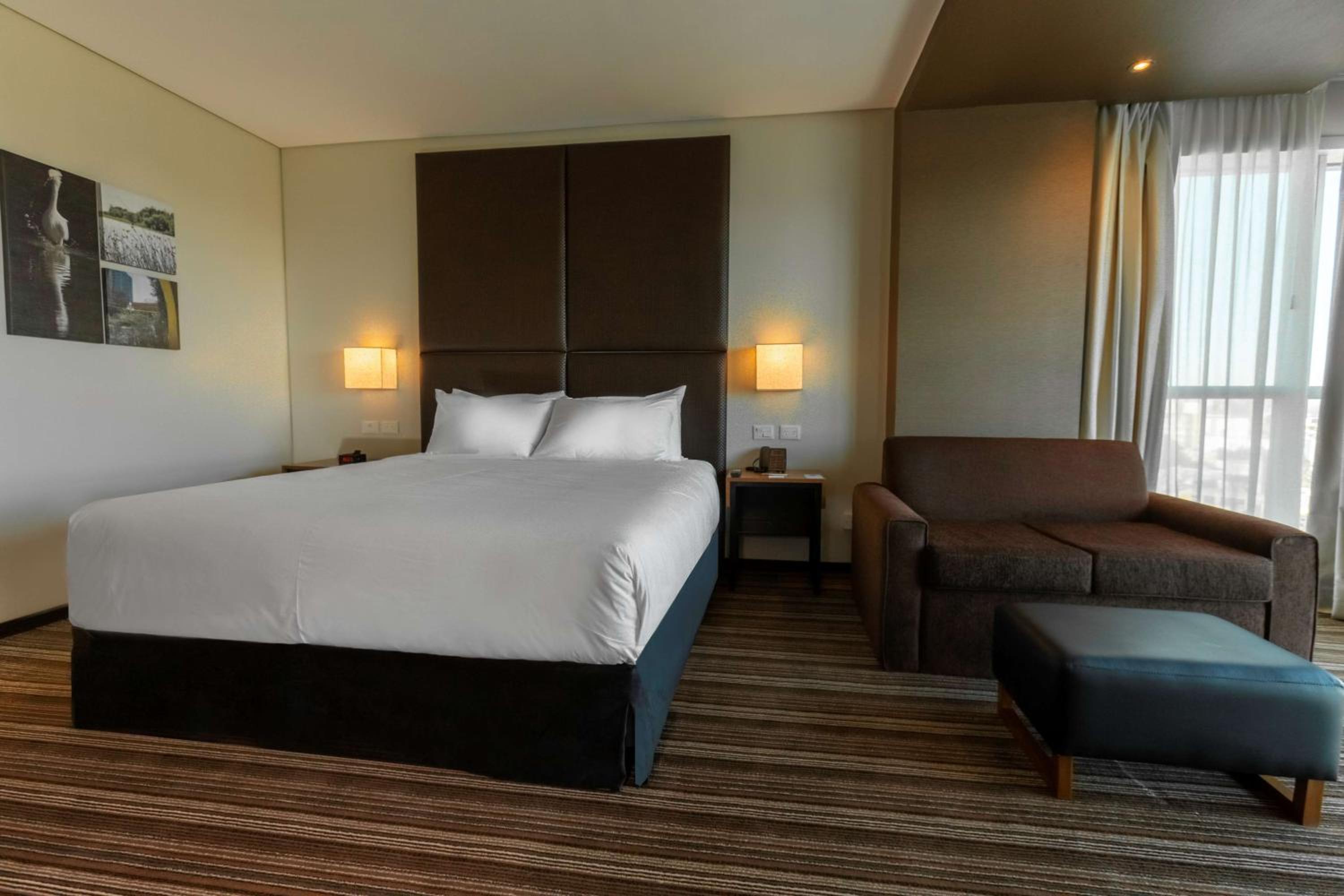 One-Bedroom King Suite photo 1