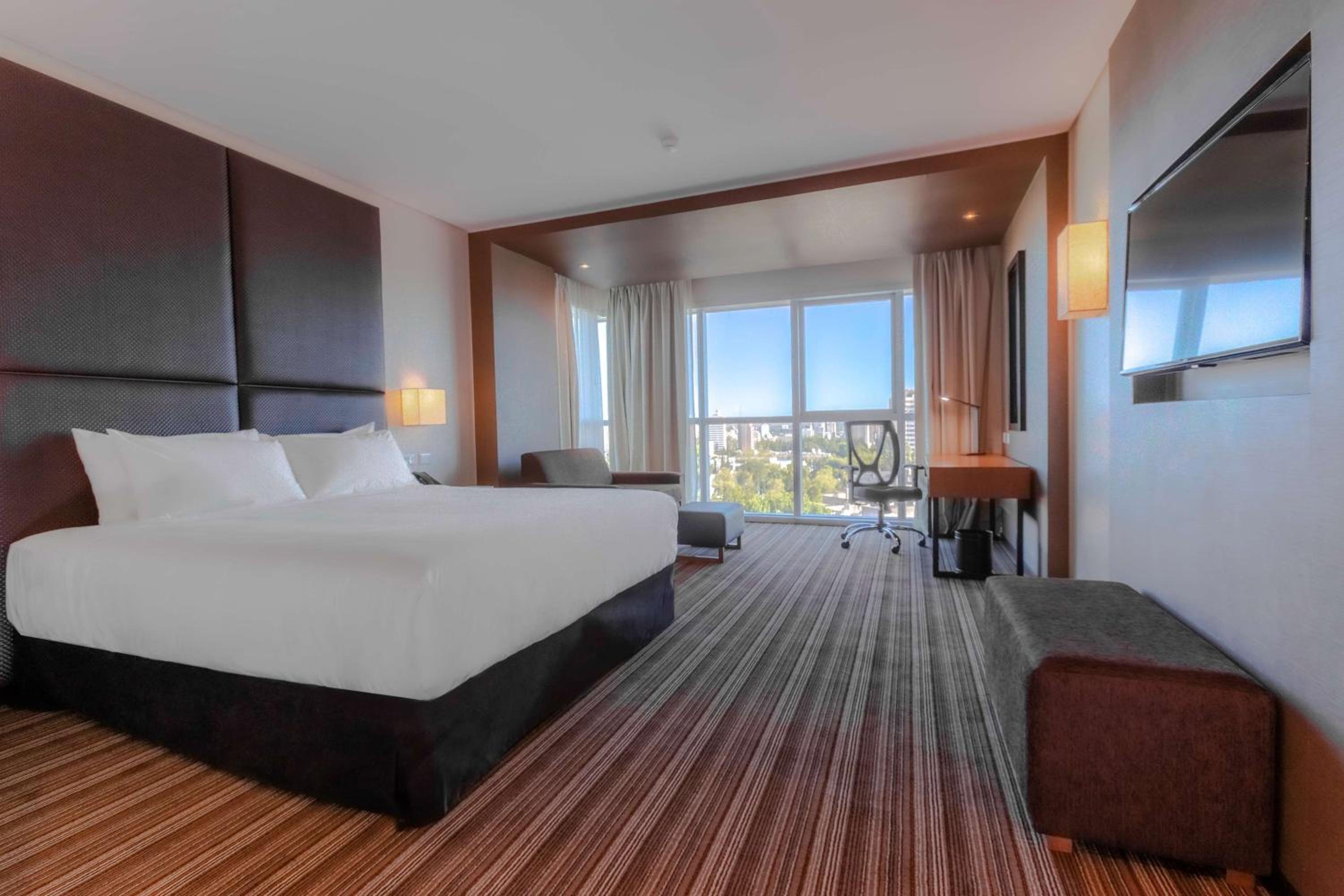 One-Bedroom King Suite photo 3