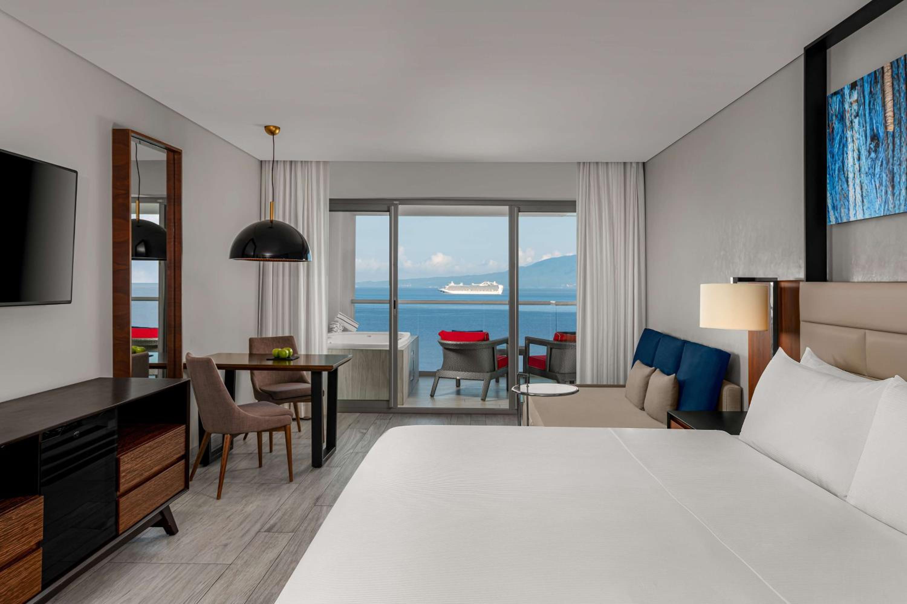 Premium Oceanfront King Suite with Jetted Tub