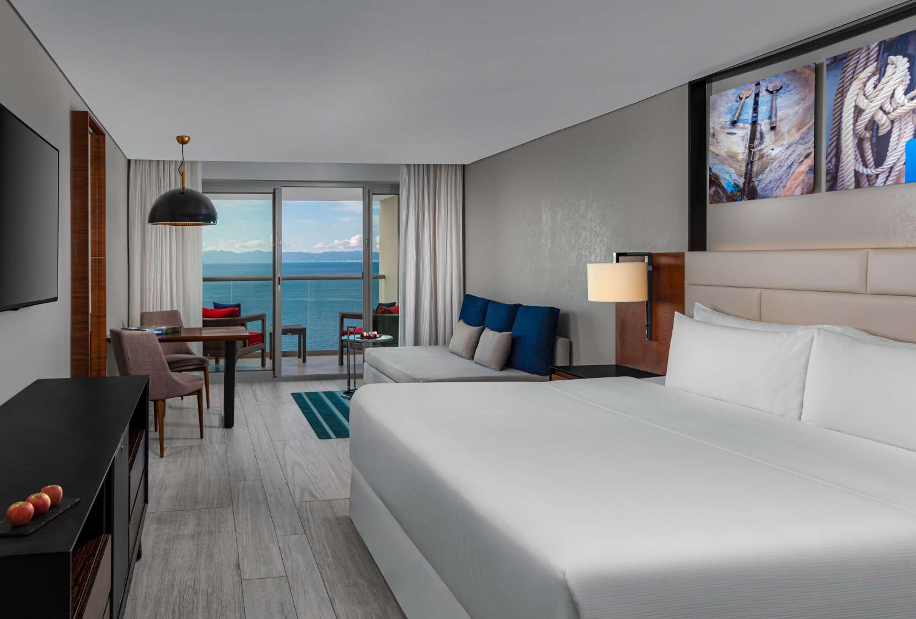 Superior Oceanfront King Room