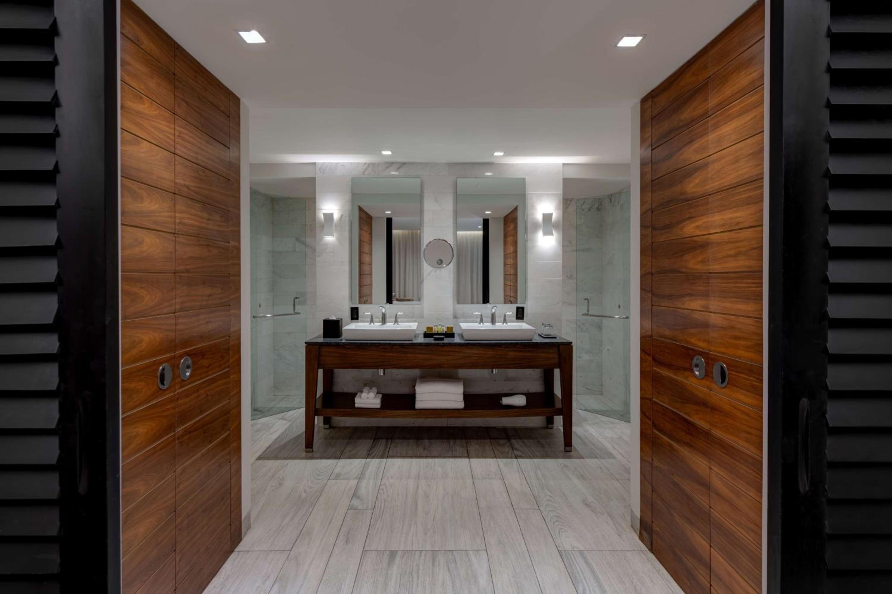 Oceanfront Master King Suite