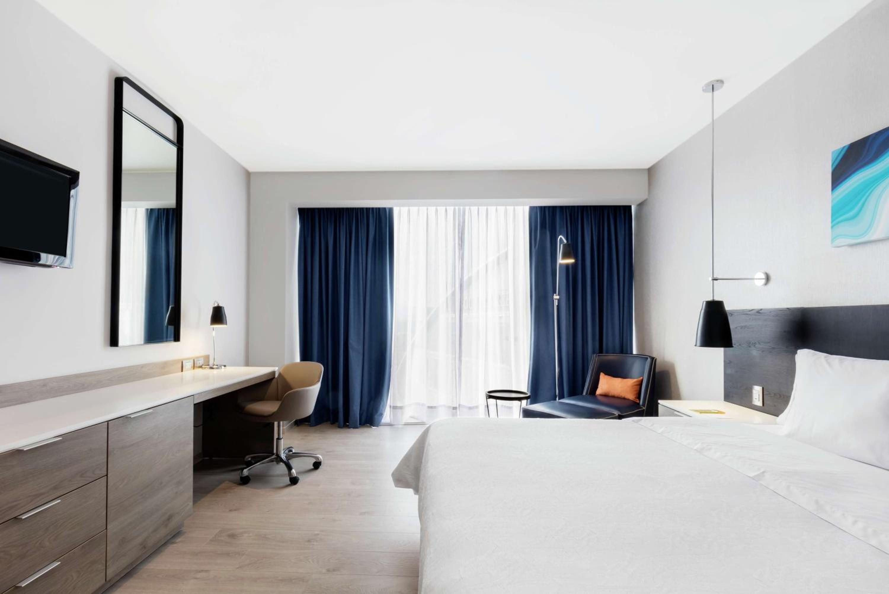 One-Bedroom King Suite