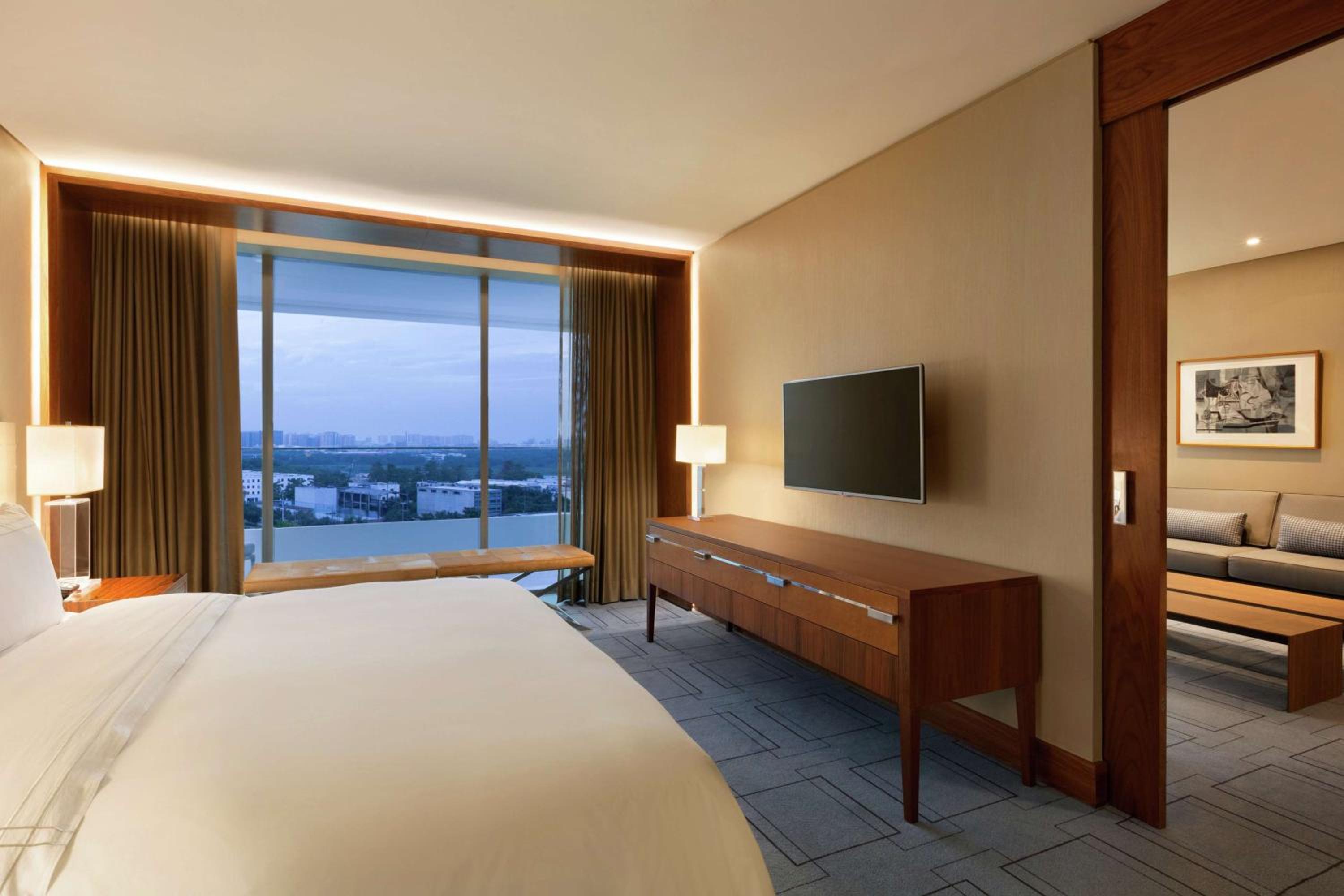 One-Bedroom King Suite with Balcony