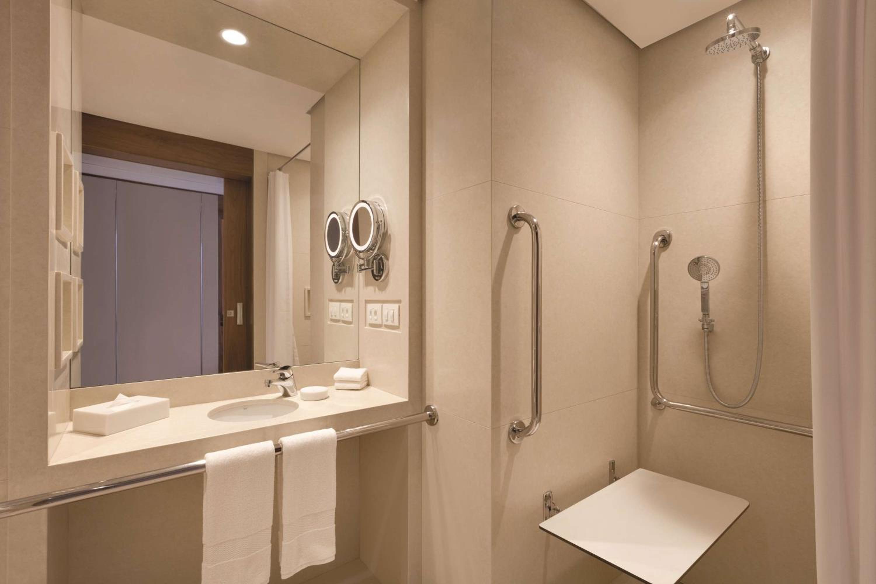 King Room with Roll-In Shower - Mobility and Hearing Accessible