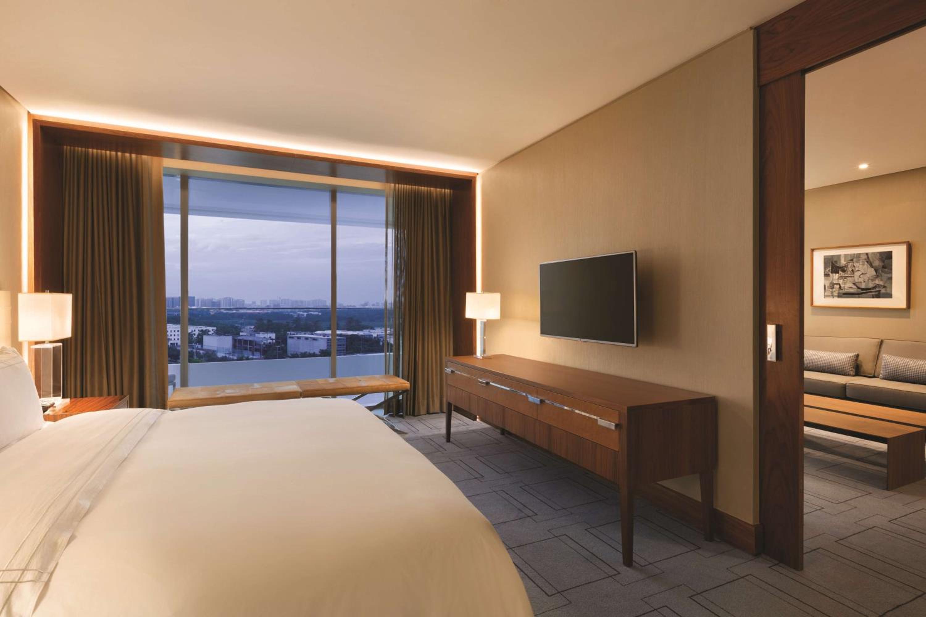 One-Bedroom King Suite with Balcony