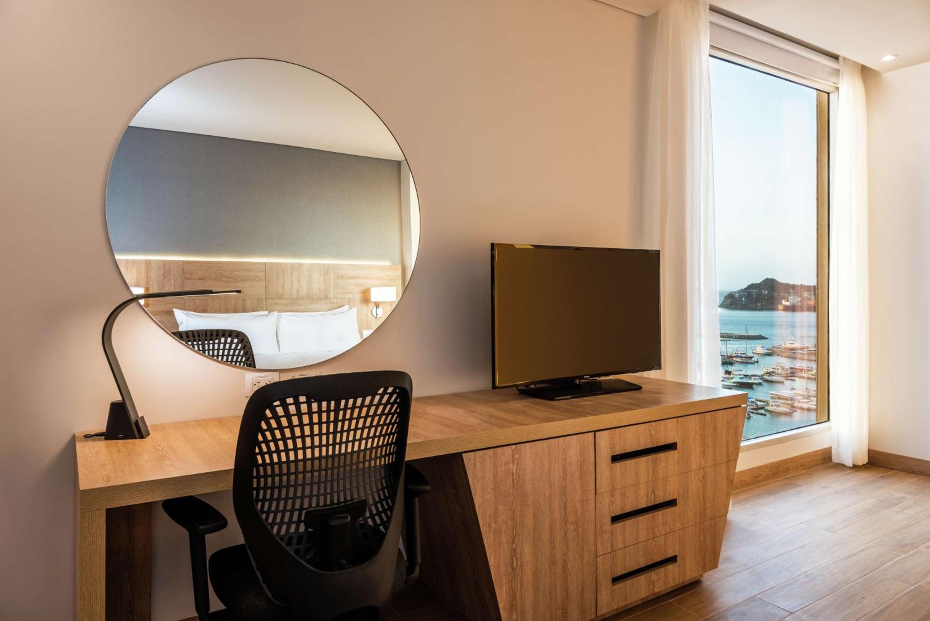 King Room with Ocean View photo 3