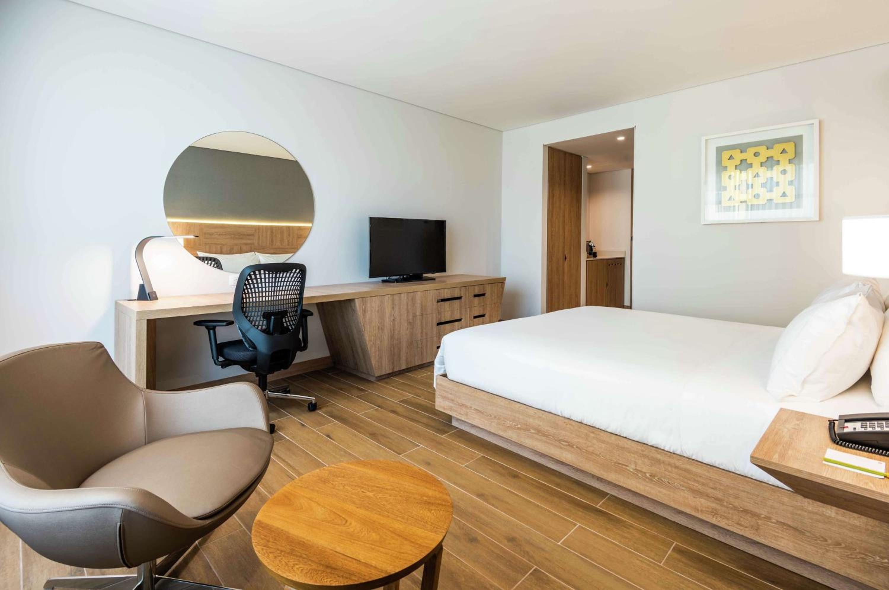 Deluxe King Room photo 1