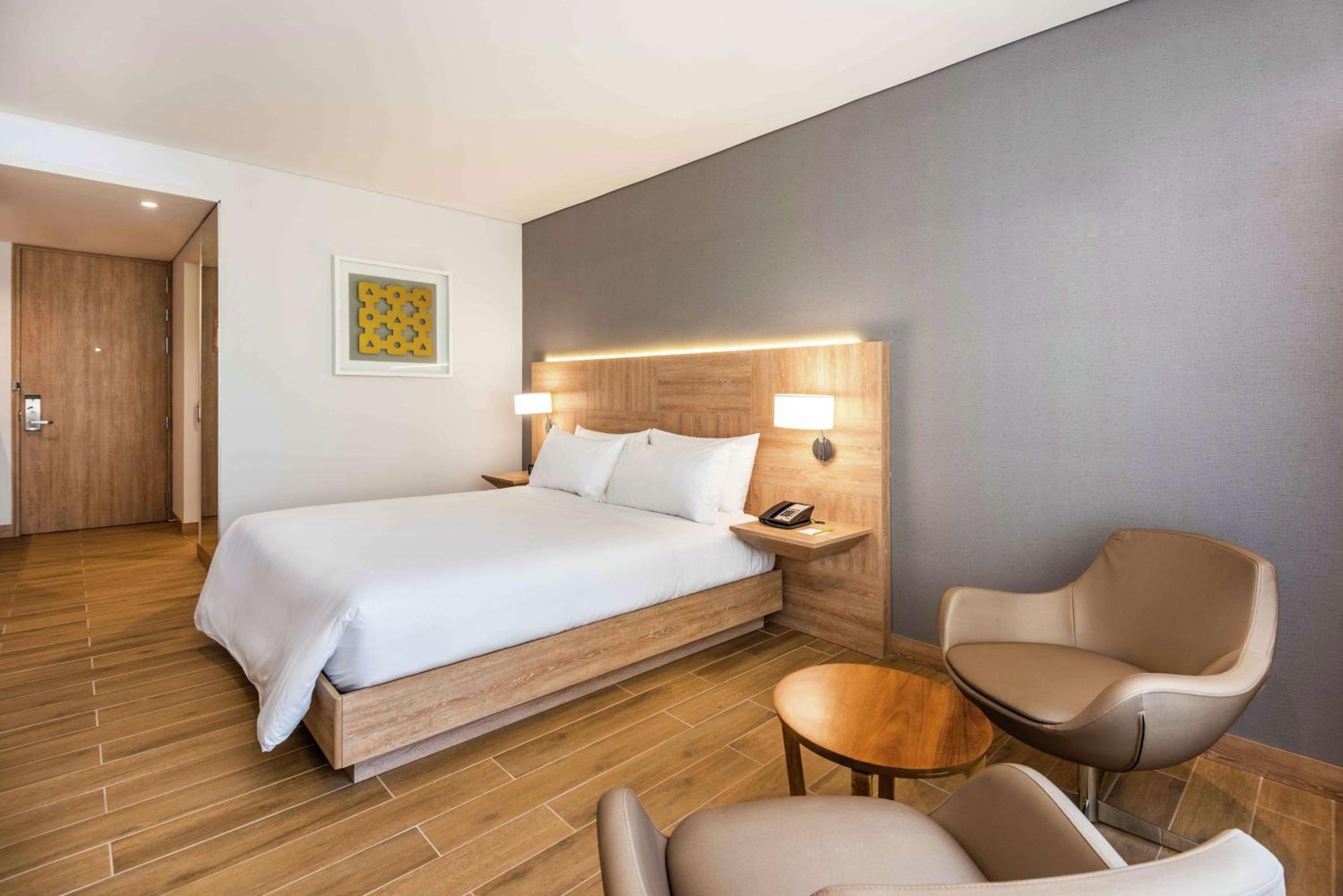 Deluxe King Room photo 3