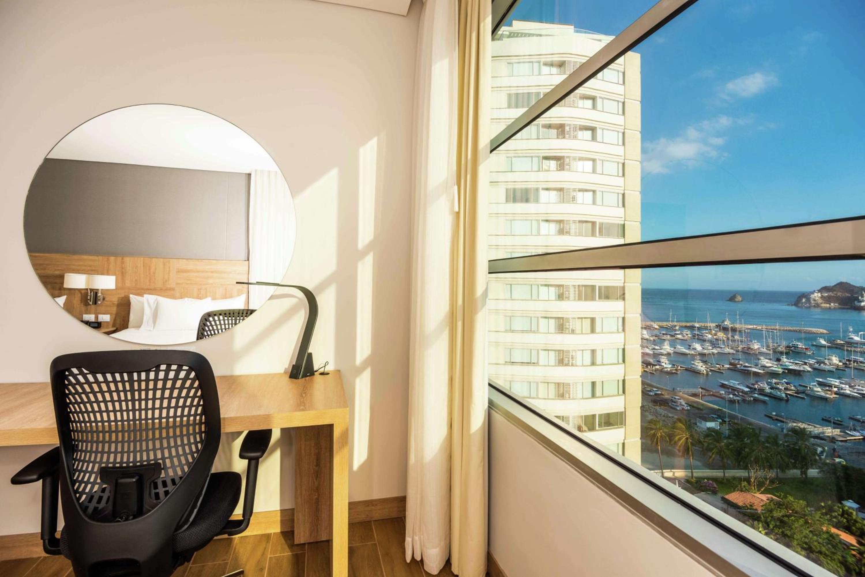 Double Room with Two Double Beds and Ocean View photo 2