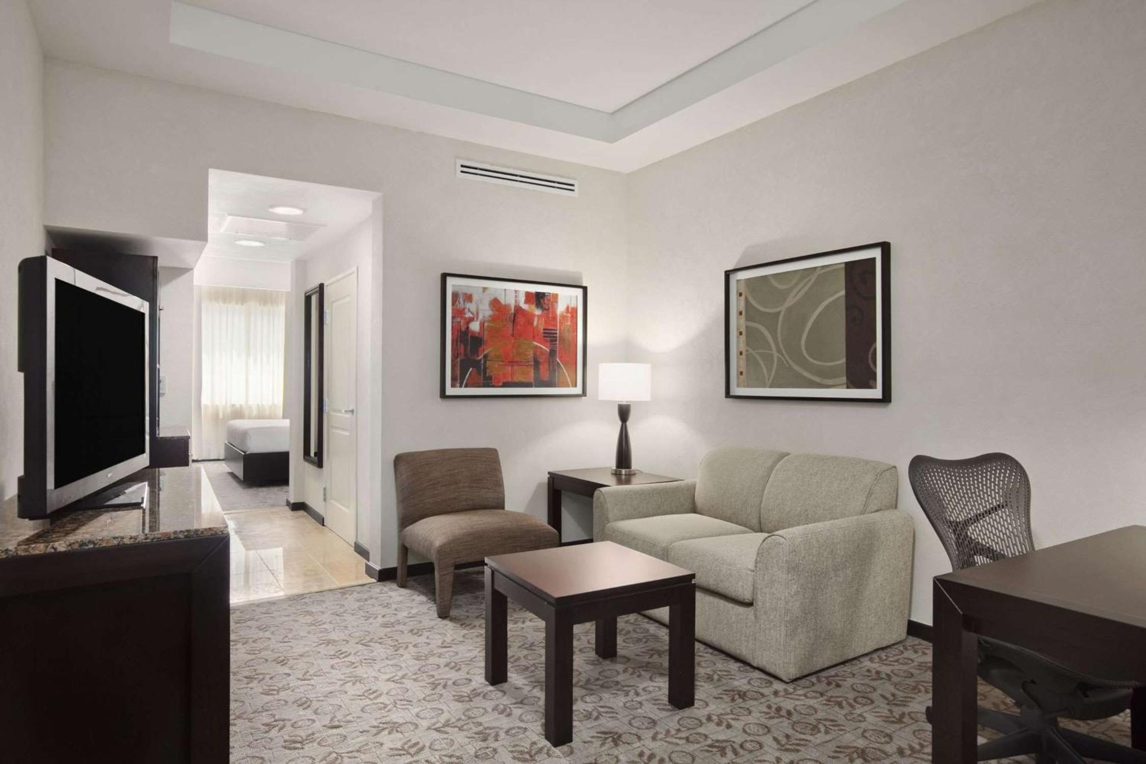 One-Bedroom King Suite - Photo 3