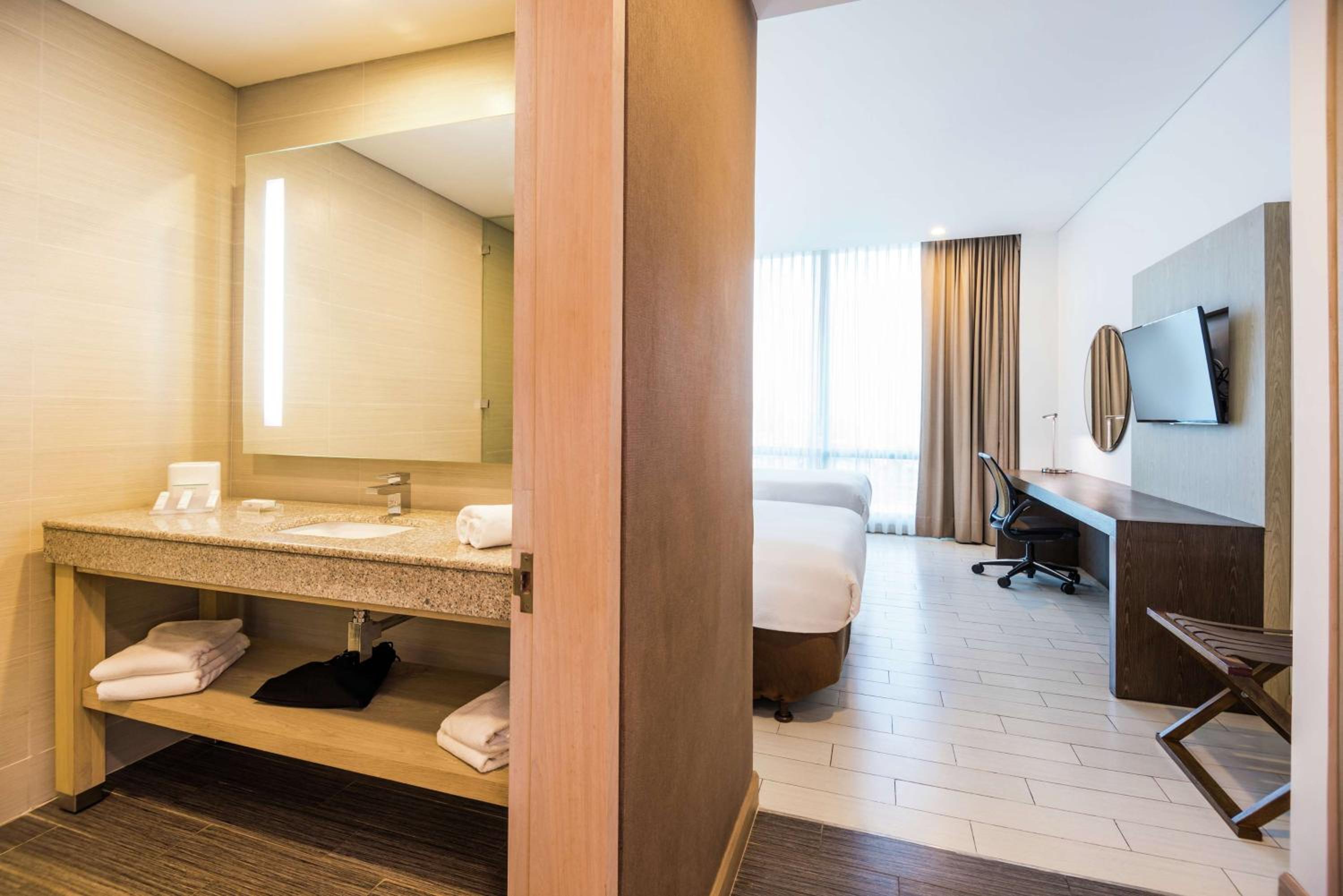 King Room with Roll-In Shower - Mobility/Hearing Accessible photo 3