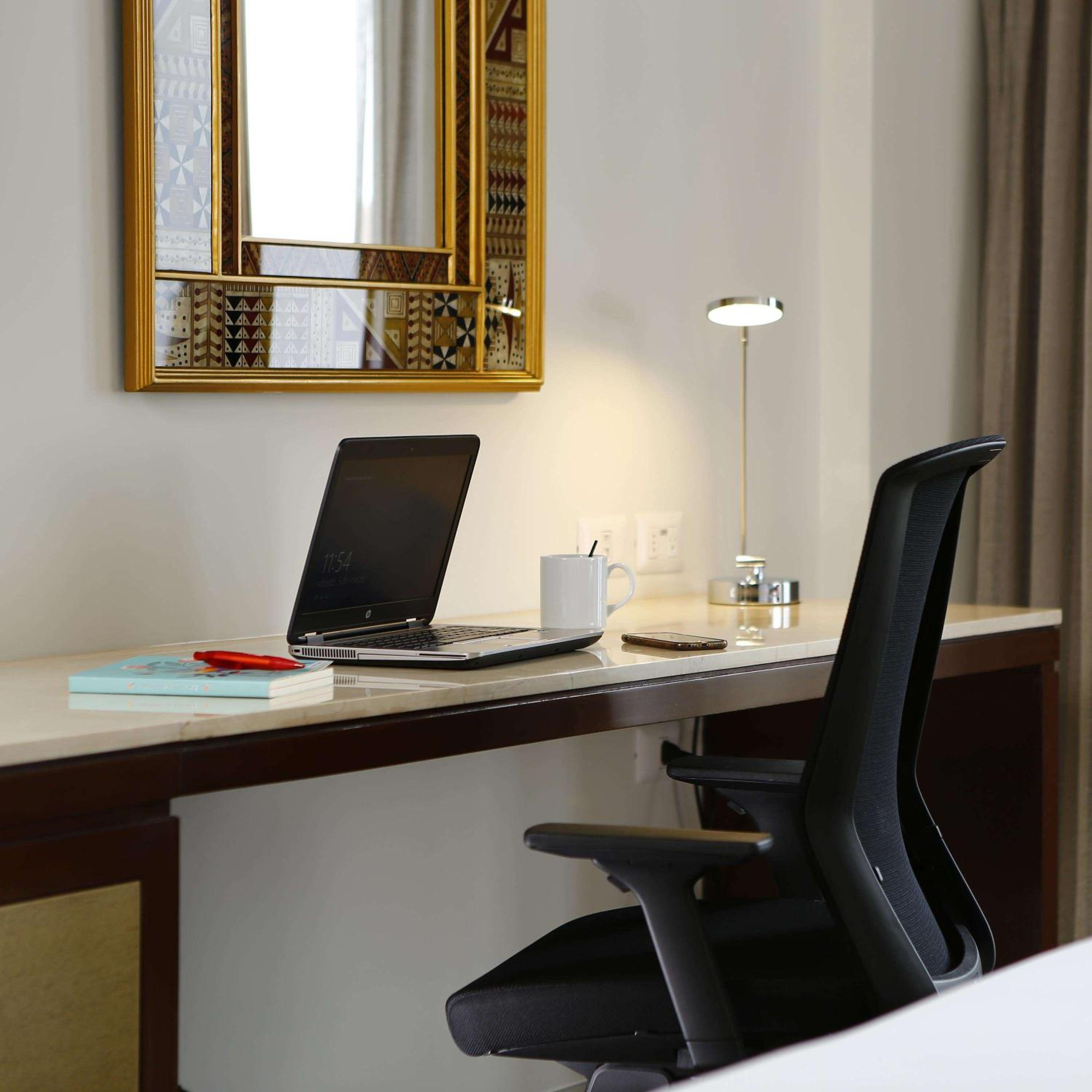 Double Room with Two Double Beds and View photo 2