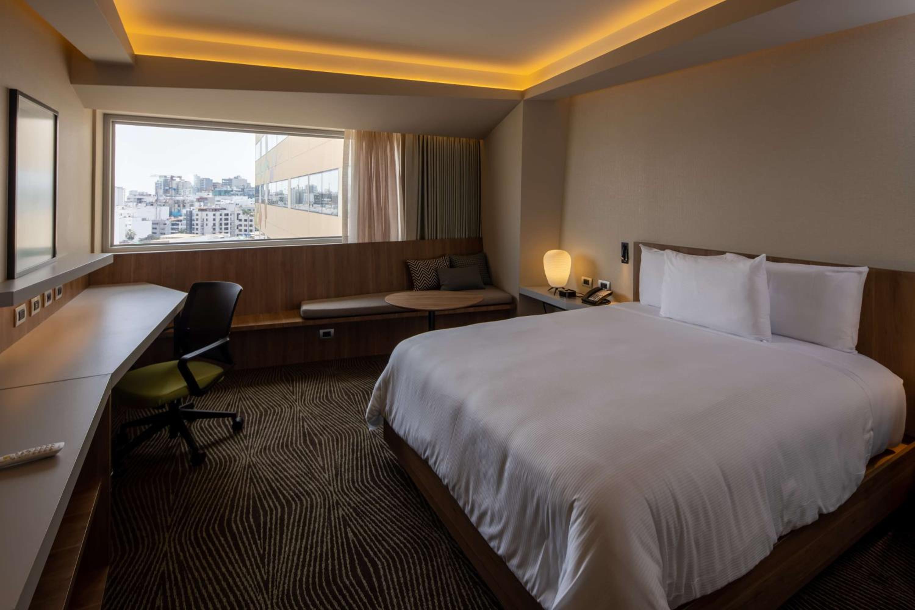 Double Room with City View - Photo 3