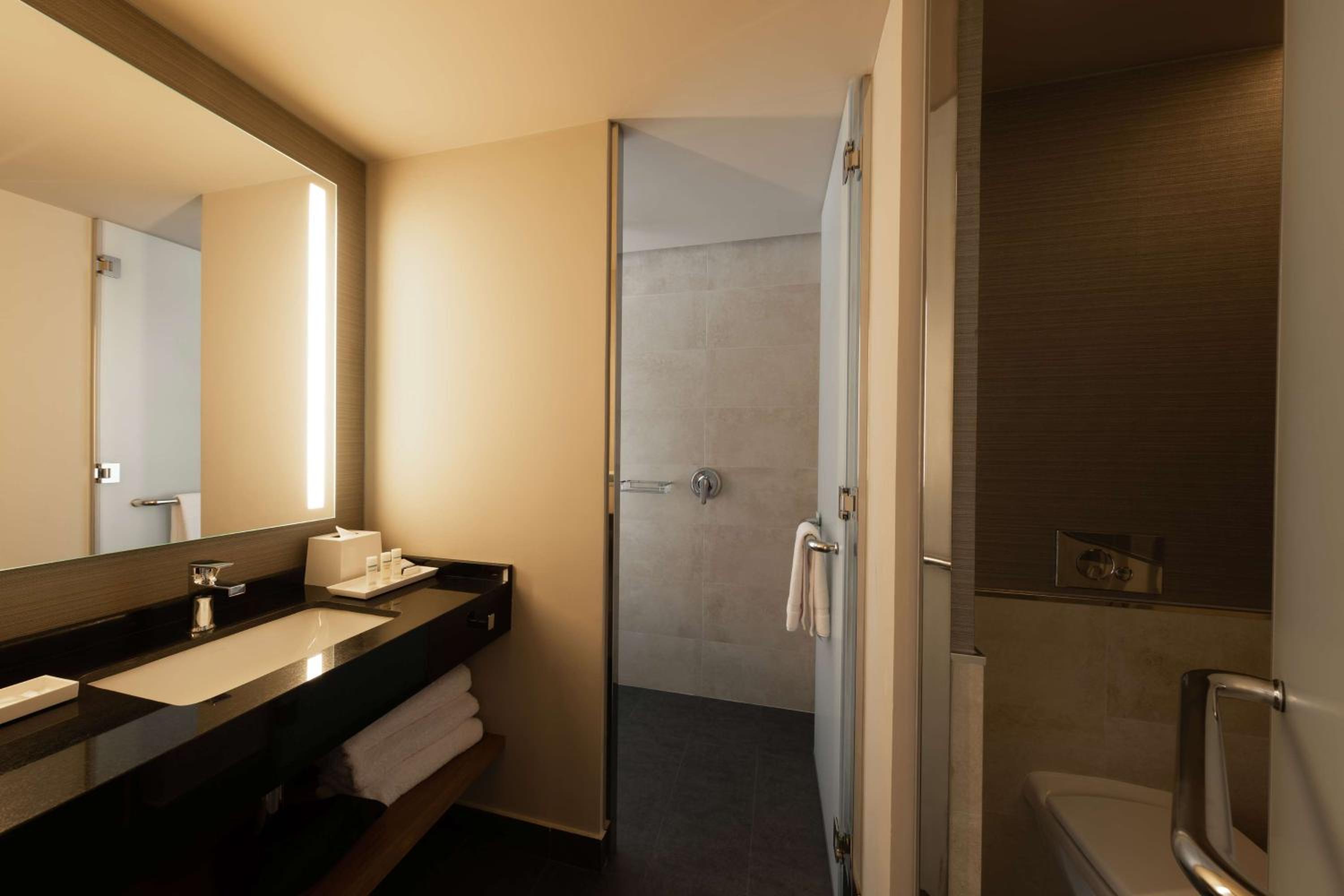 Double Room with City View - Photo 1