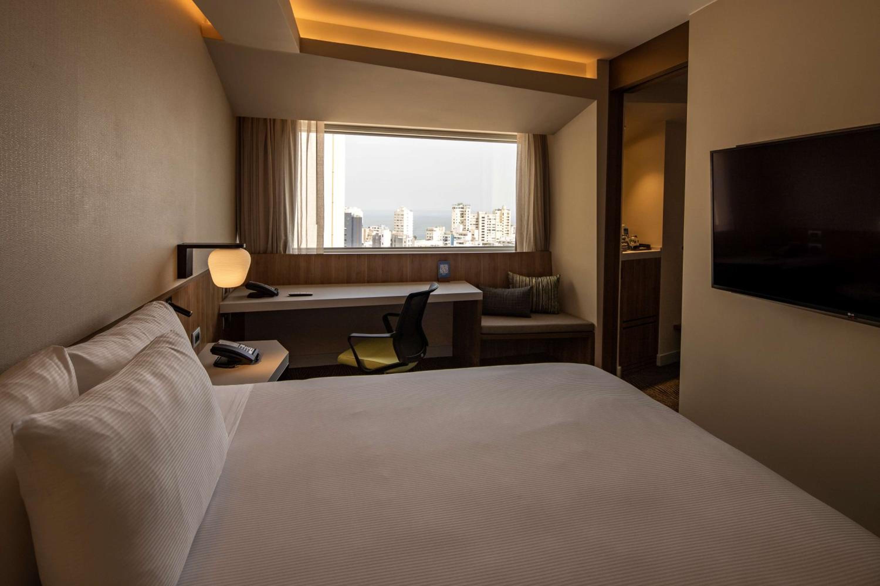 Junior Queen Suite - Photo 1