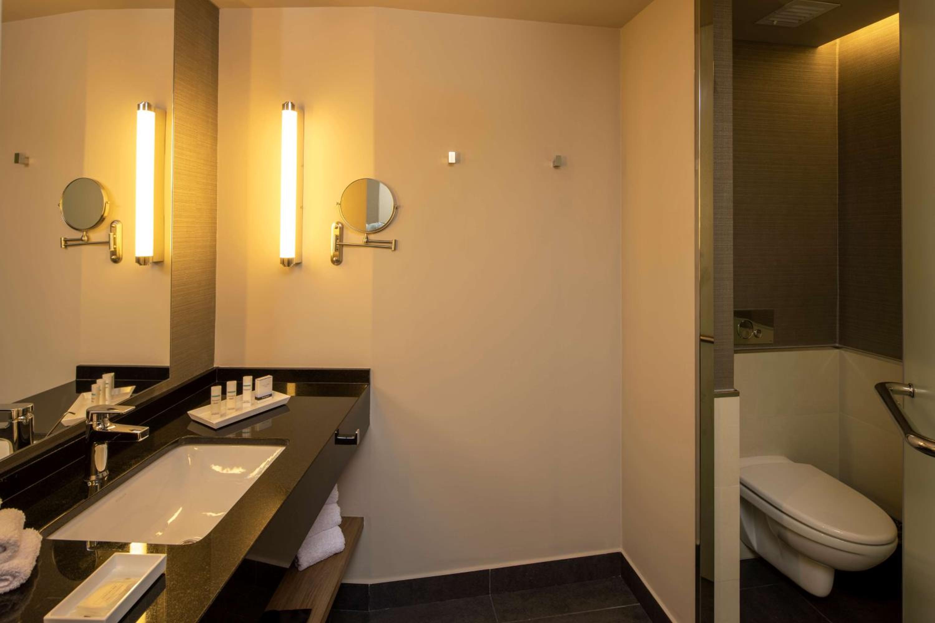Junior Queen Suite - Photo 7