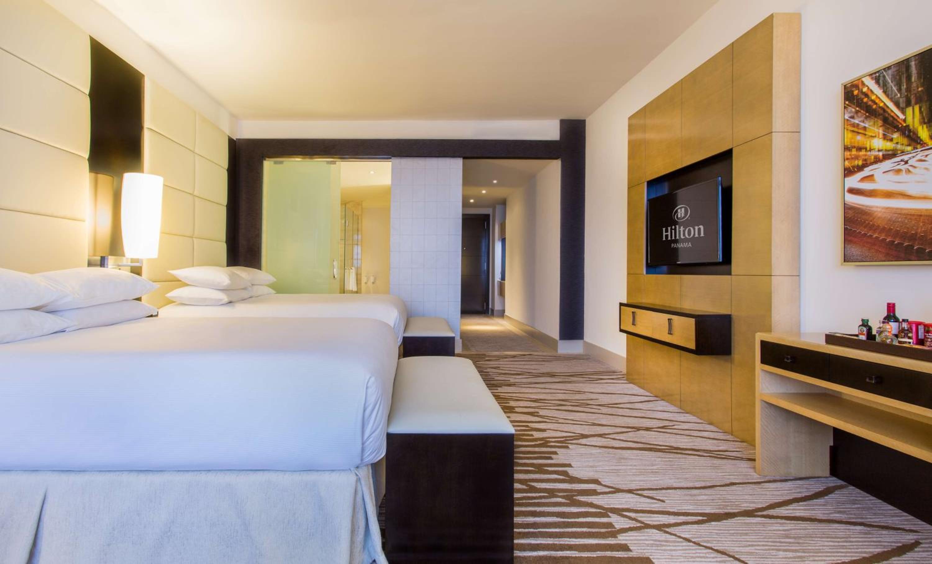 Premium Double Room with Two Double Beds and Ocean View thumbnail 6