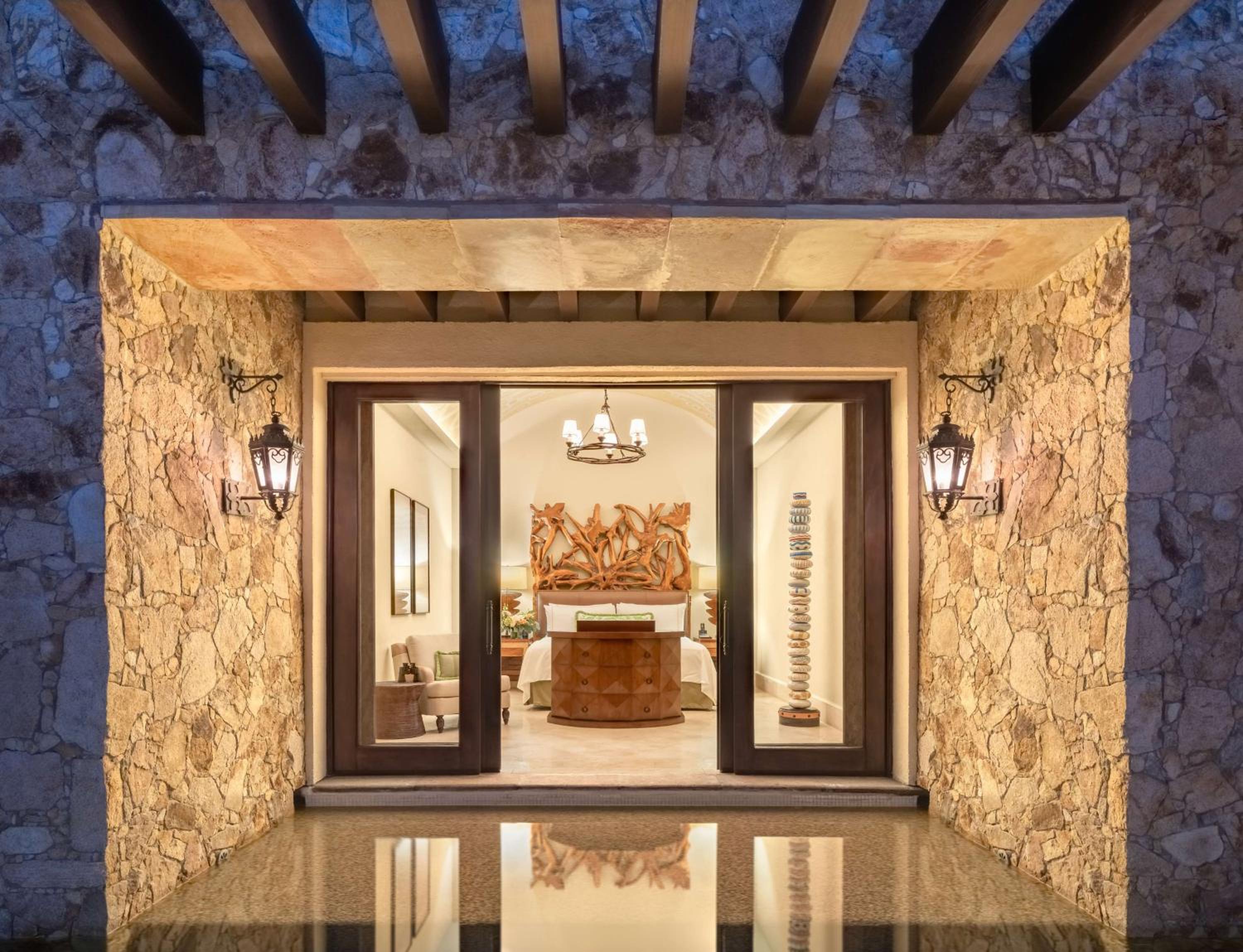 One-Bedroom Premium Suite - Beachfront - Photo 1