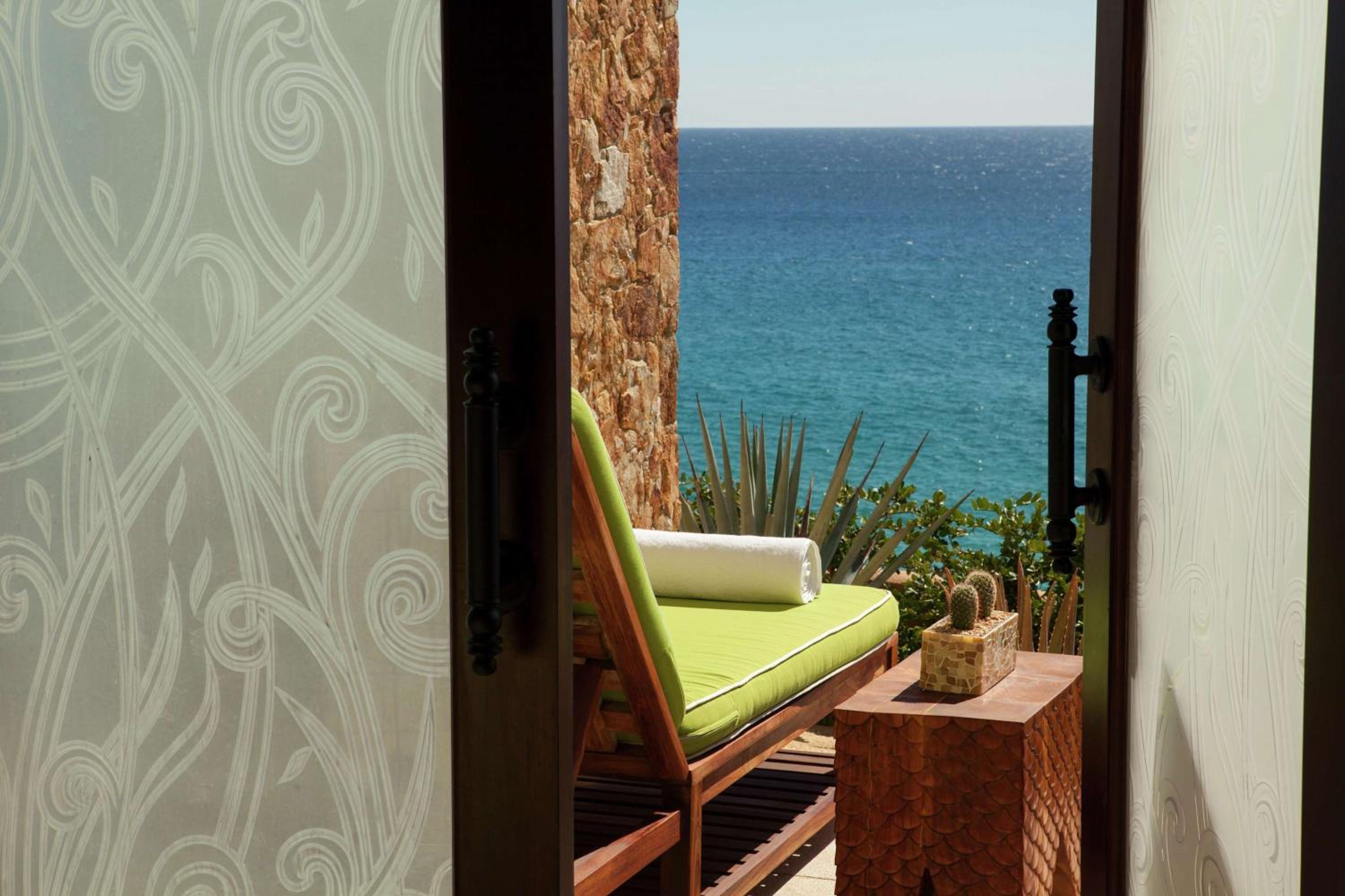 Junior King Suite with Plunge Pool - Photo 3