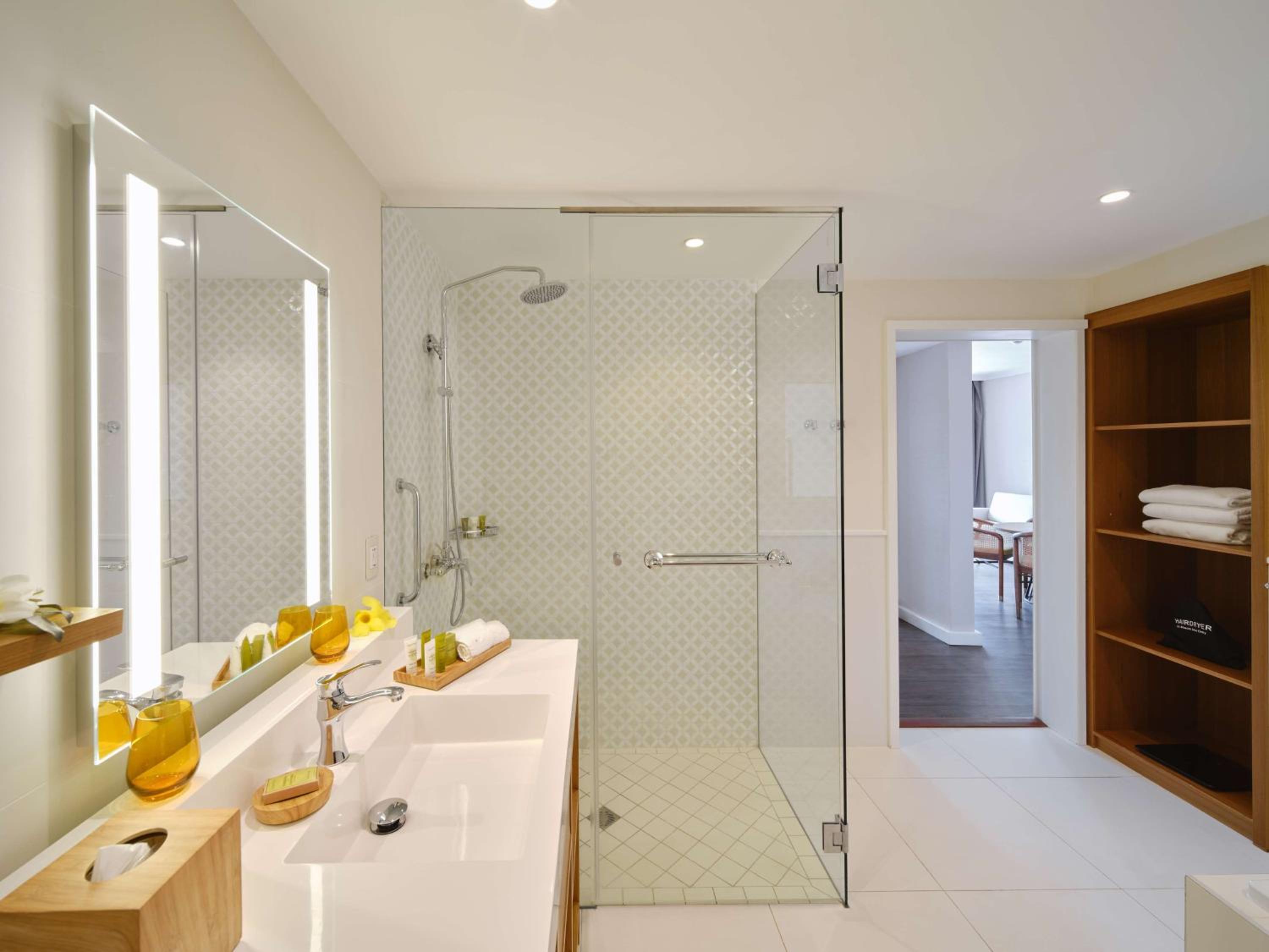 King Residence Suite with Kitchenette - Photo 6