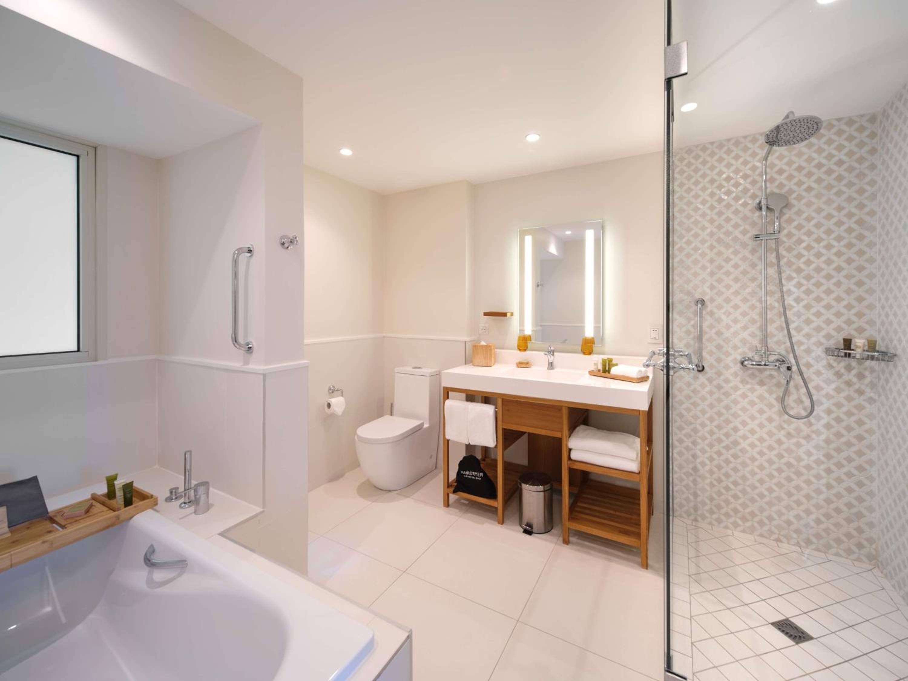 King Residence Suite with Kitchenette - Photo 5